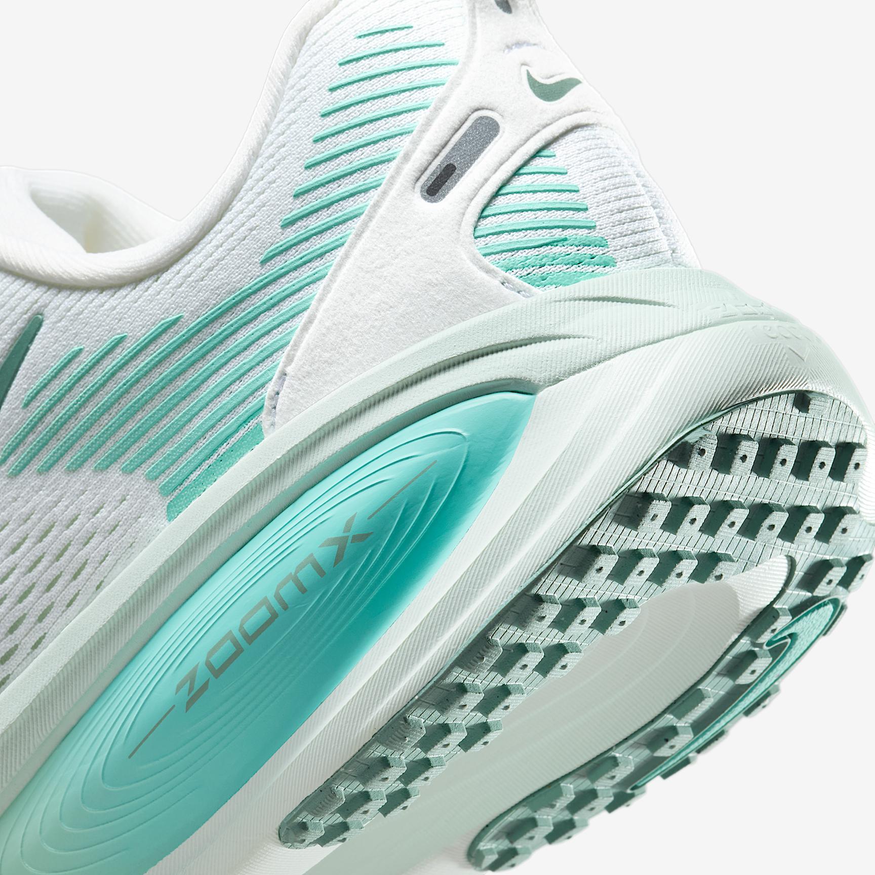 Nike Vomero 18 Women's Road Running Shoes (Extra Wide) Product Image