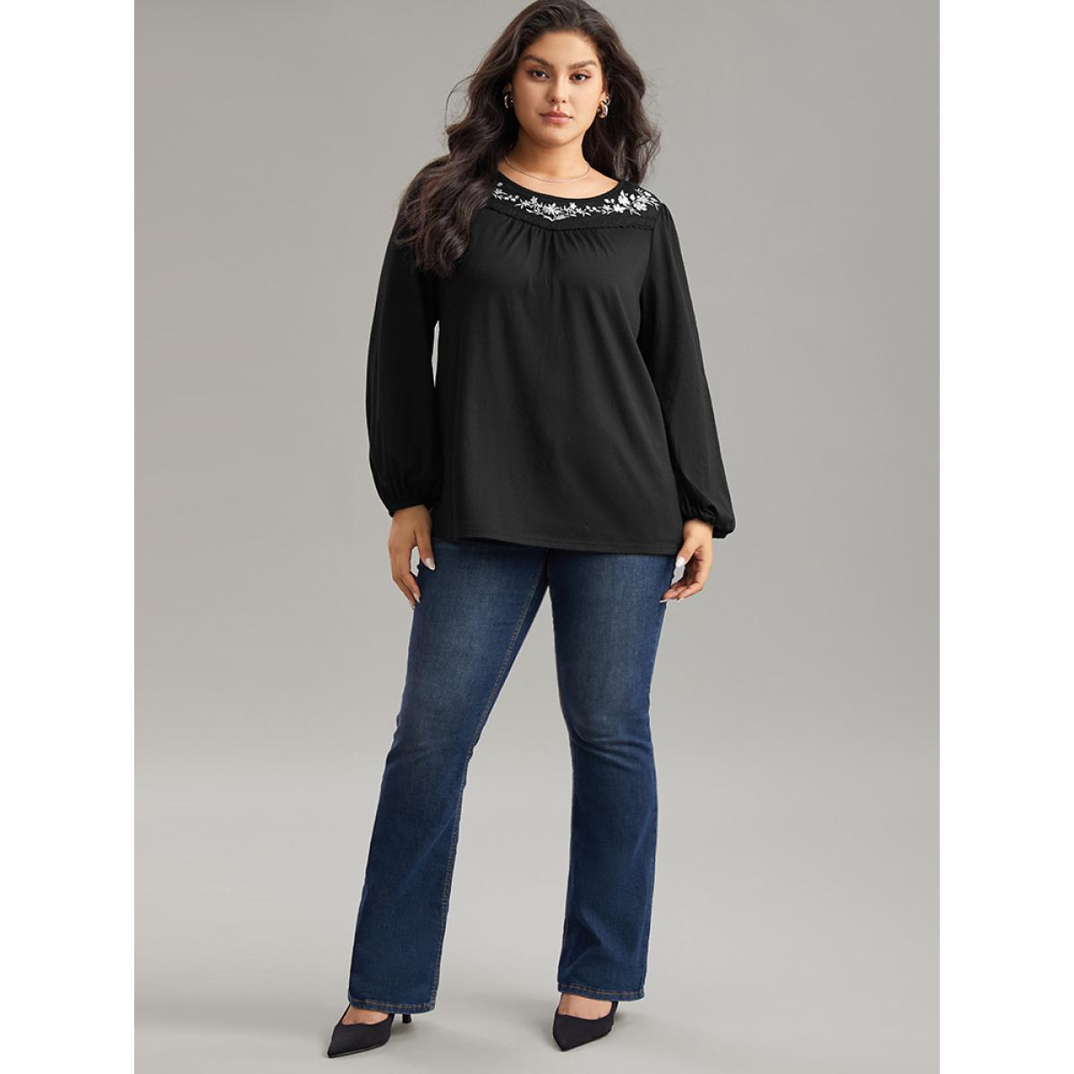 Plus Size Floral Embroidered Gathered Elastic Cuffs T-shirt Black Women Elegant Elastic cuffs Silhouette Floral Print Round Neck Dailywear T-shirts BloomChic 10/M Product Image