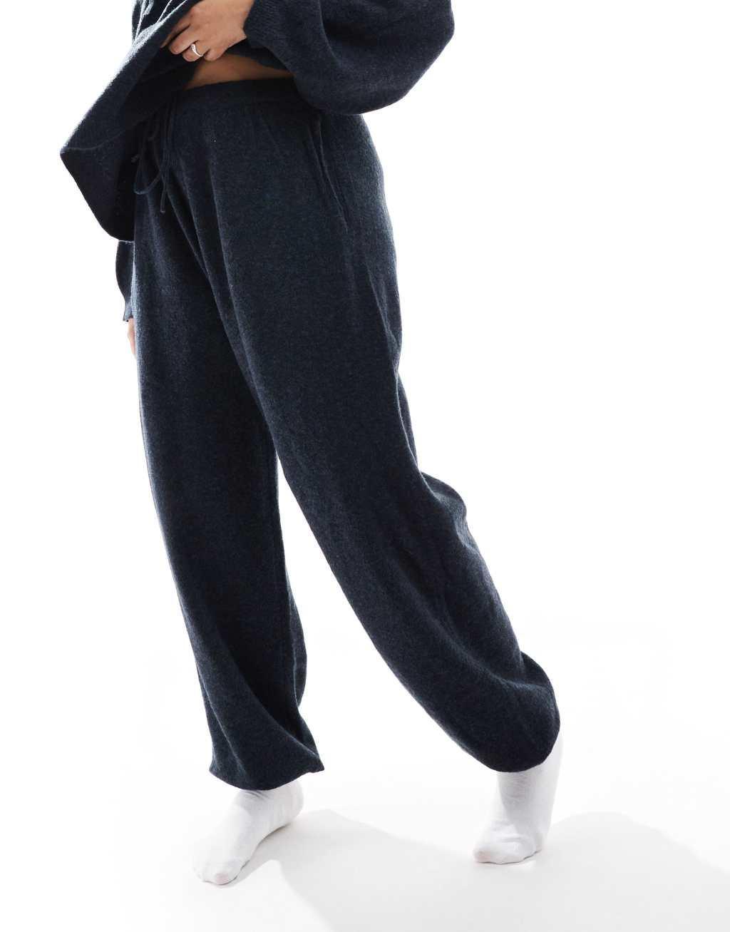 Pieces Curve cozy knit cuffed sweatpants in heathered navy - part of a set Product Image