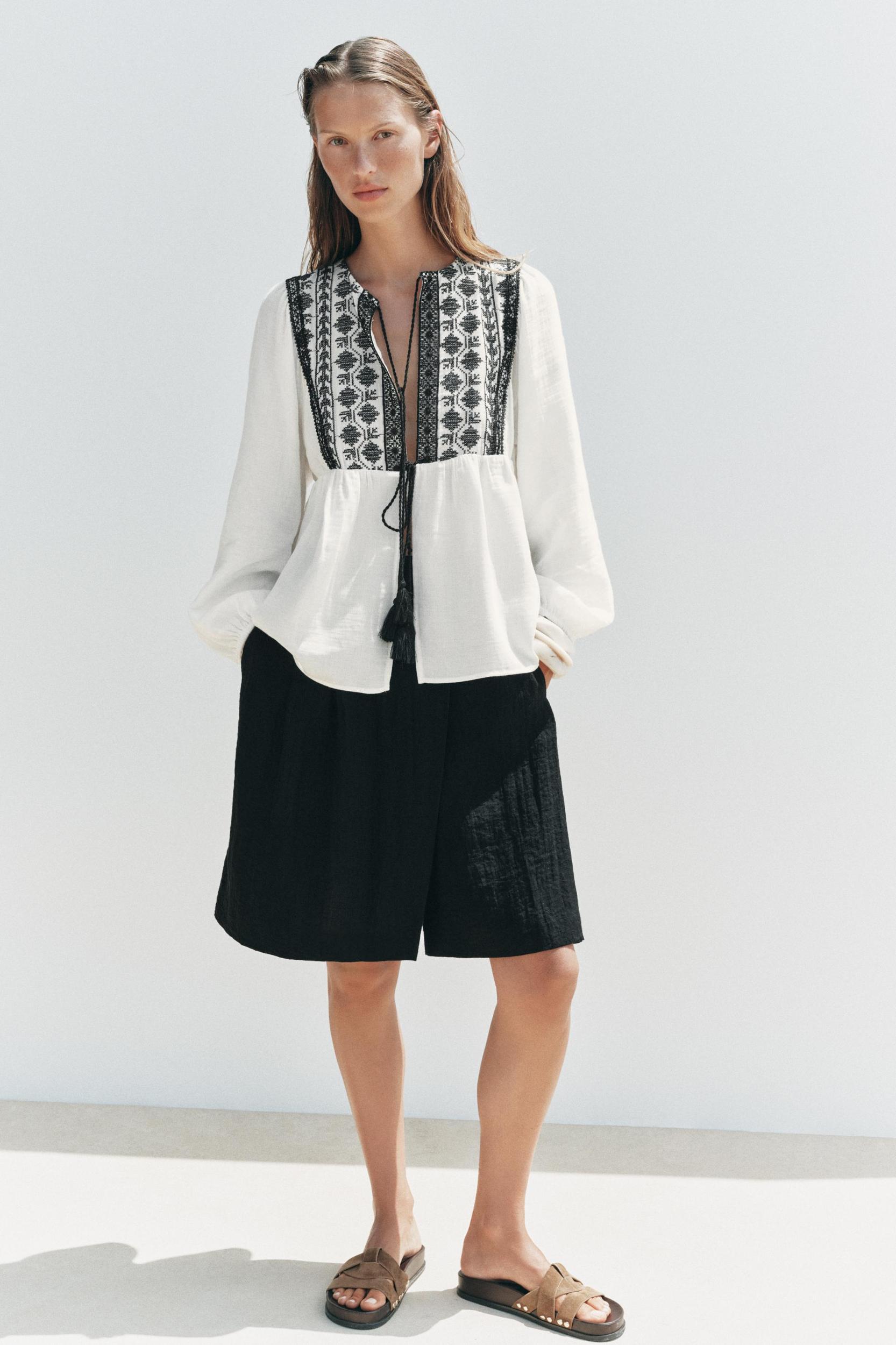 CONTRAST EMBROIDERY JACKET Product Image