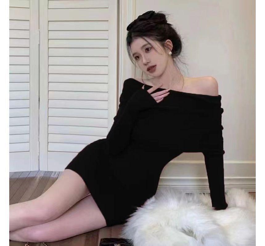 Long-Sleeve Off Shoulder Plain Ribbed Knit Mini Sheath Dress Product Image