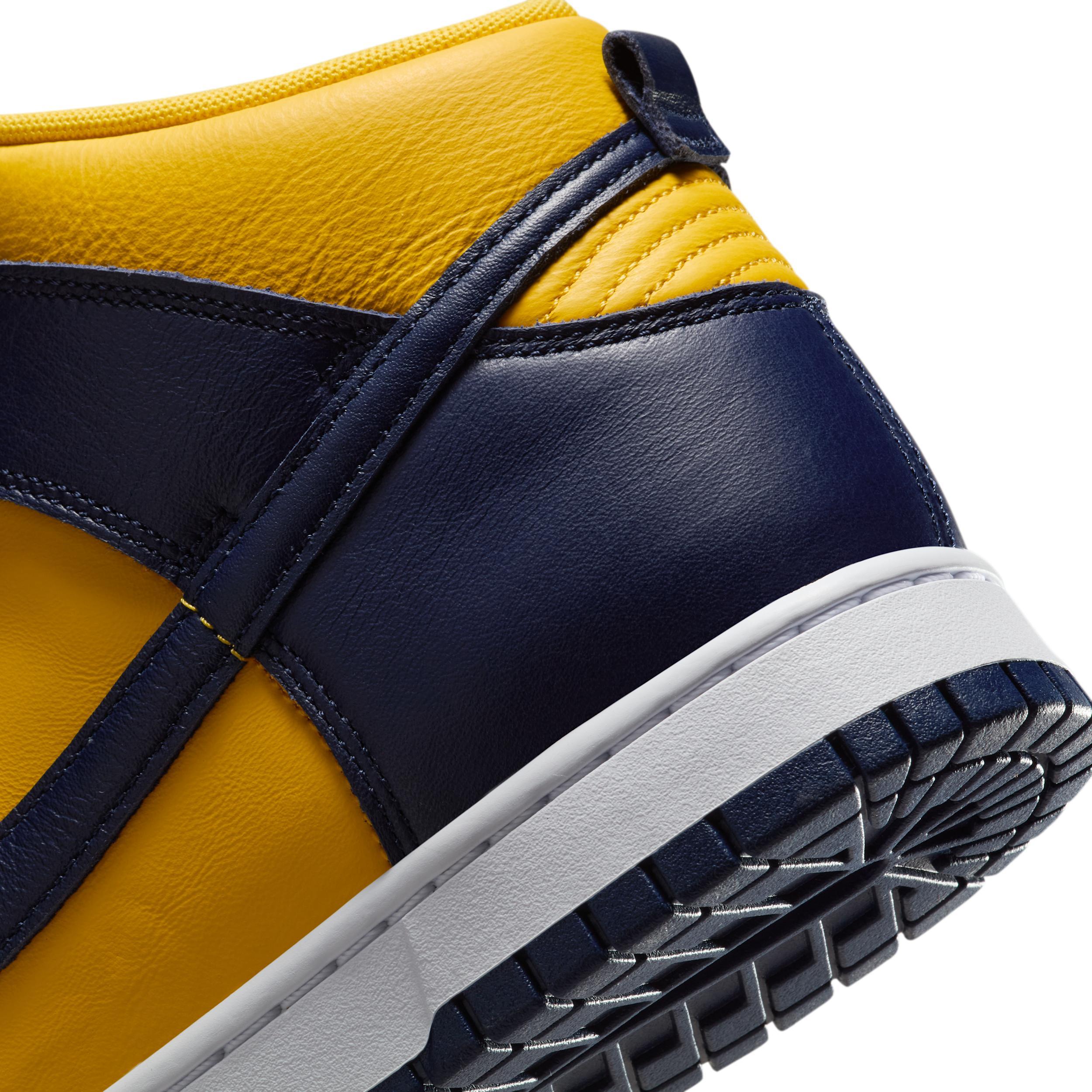 Nike Men's Dunk High Retro SE Shoes Product Image
