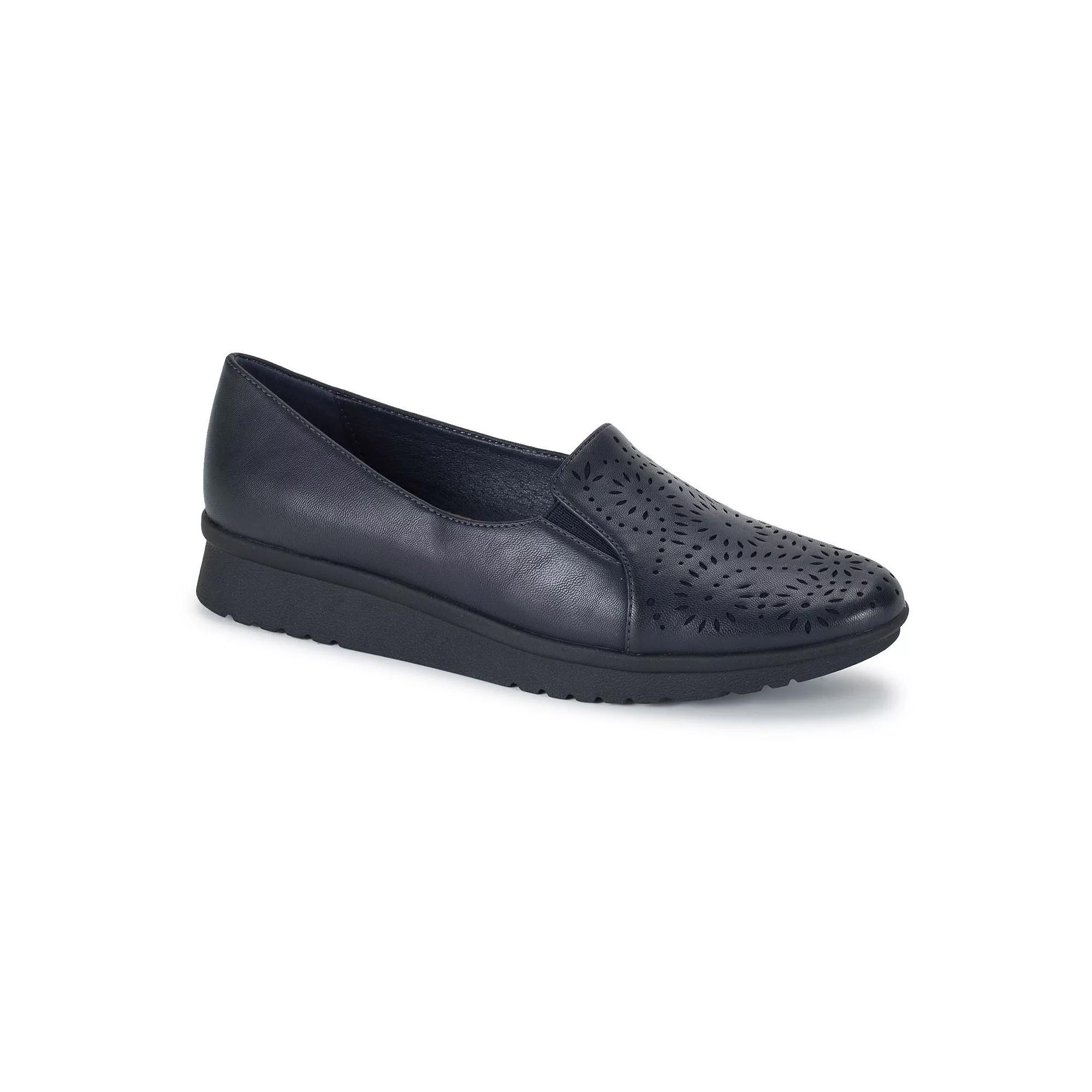 Baretraps Amry Womens Slip-On Loafers Product Image