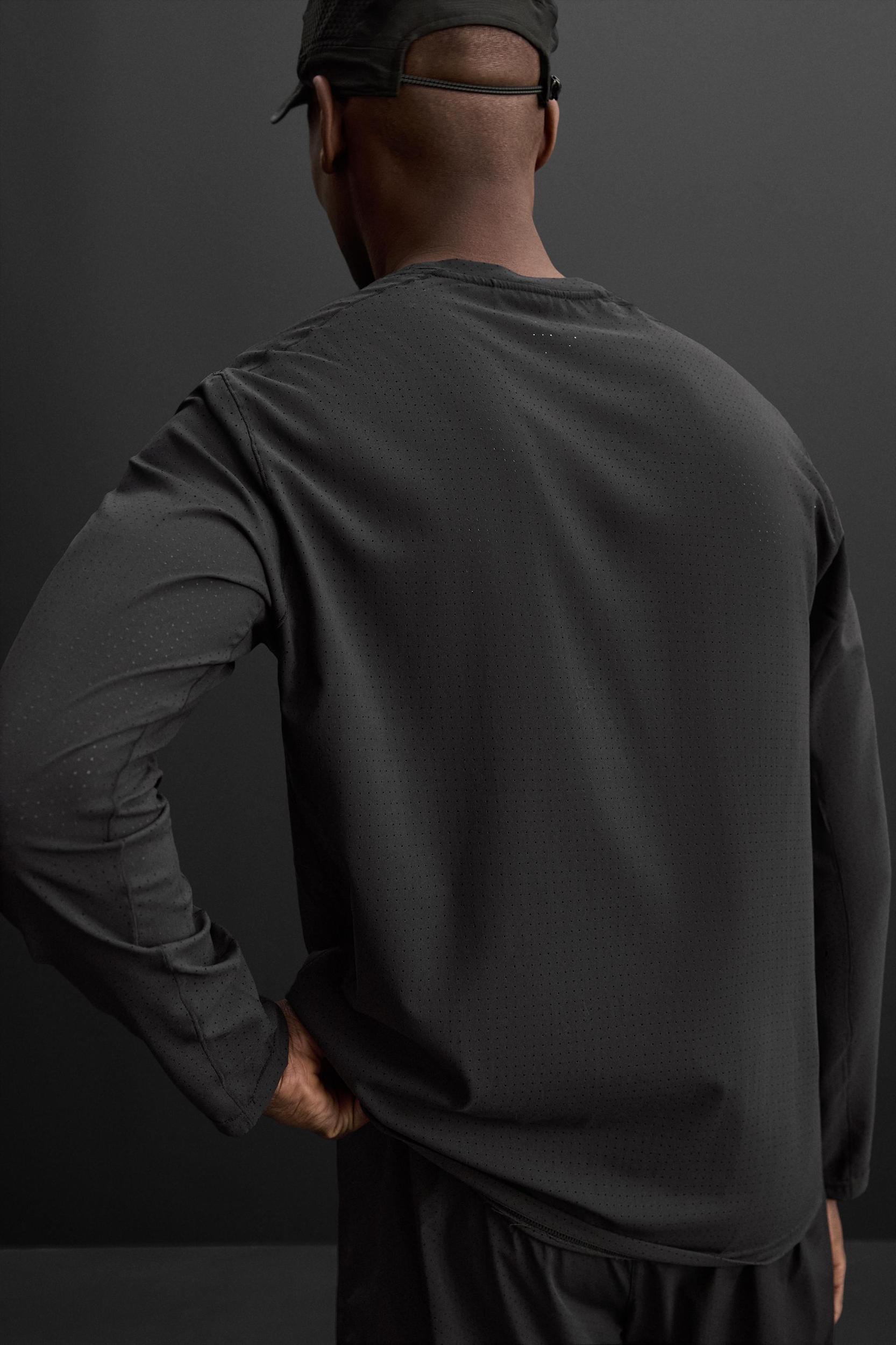 LONG SLEEVE PERFORATED T-SHIRT Product Image
