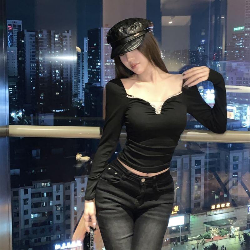 Long Sleeve Sweetheart Neck Plain Rhinestone Ruched Top Product Image
