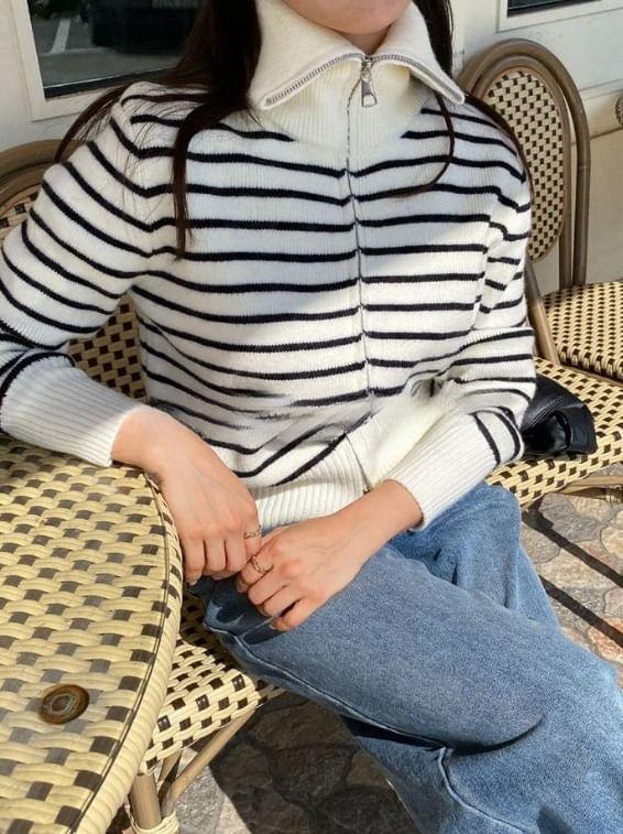 Long Sleeve Stand Collar Striped Zip-Up Cardigan Product Image