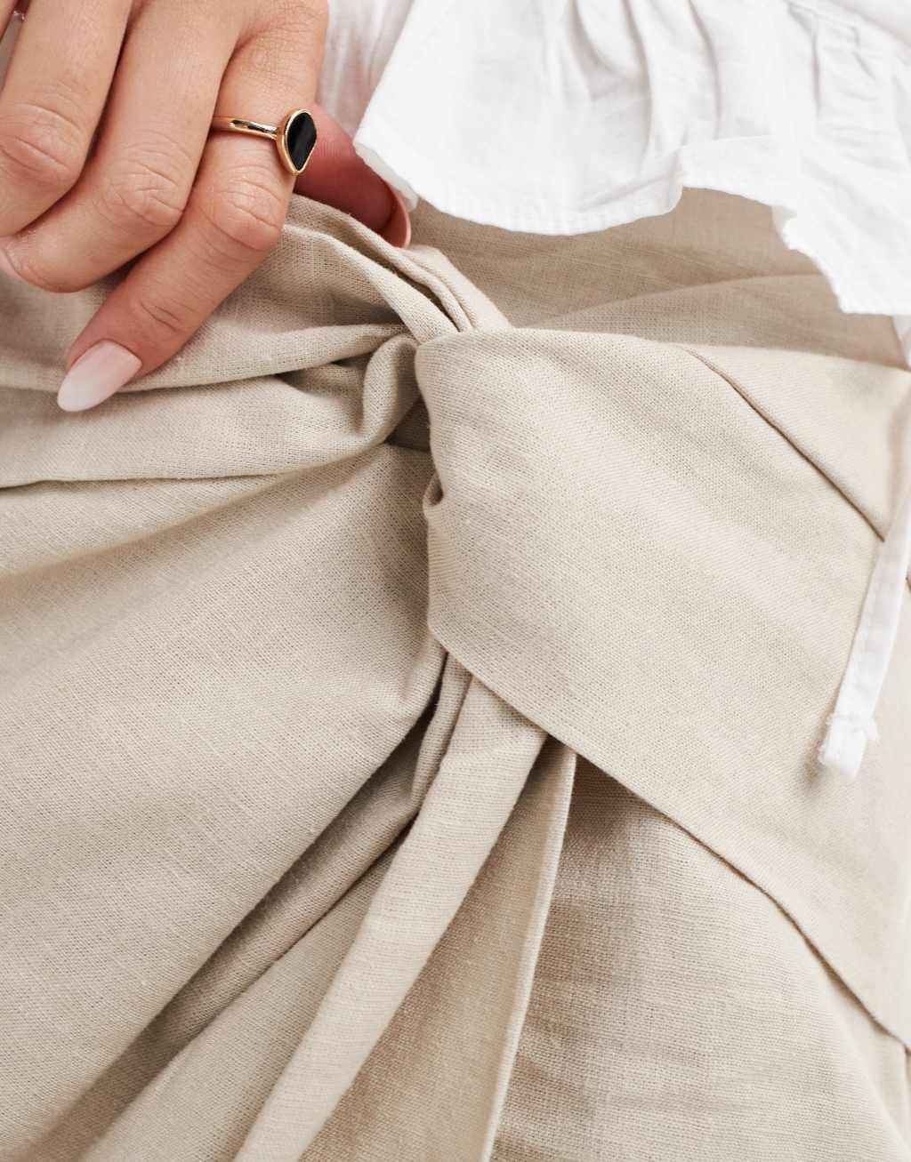 Stradivarius linen blend skort with twist in natural  Product Image