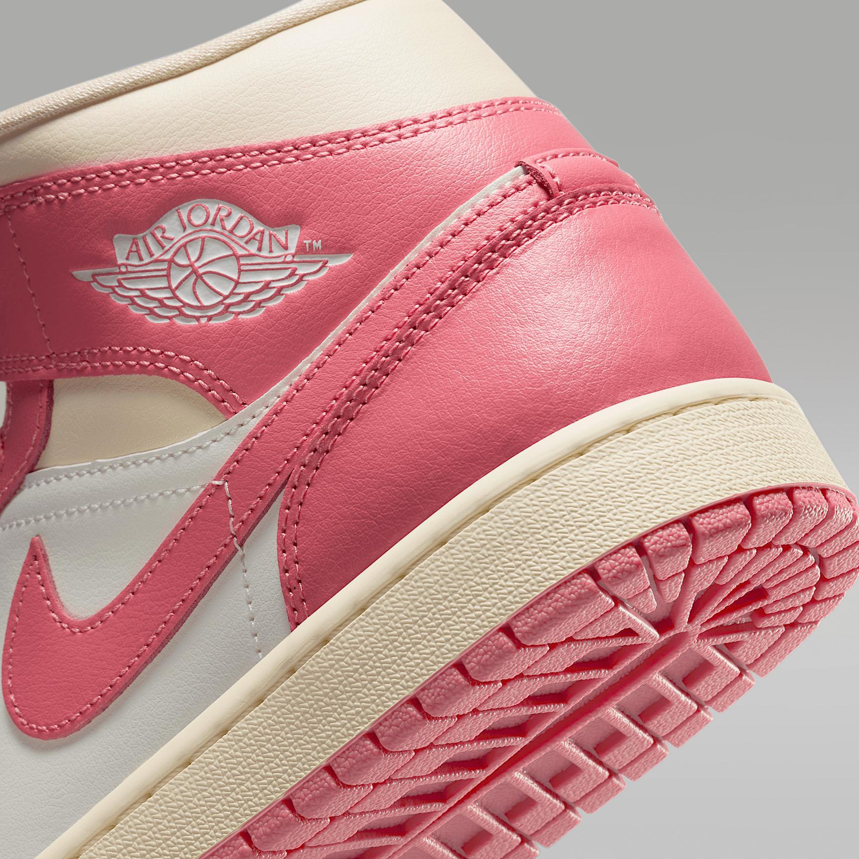Women's Air Jordan 1 Mid Shoes Product Image