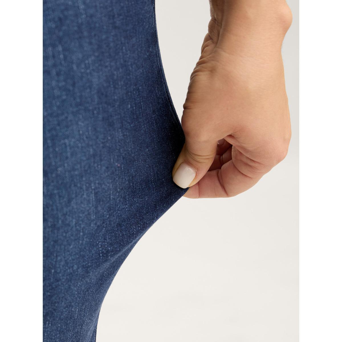 Plus Size Stretchy Butt-Lifting Skinny-Fit Jeans Women Midblue High stretch Slanted pocket Jeans BloomChic 30/6X Product Image