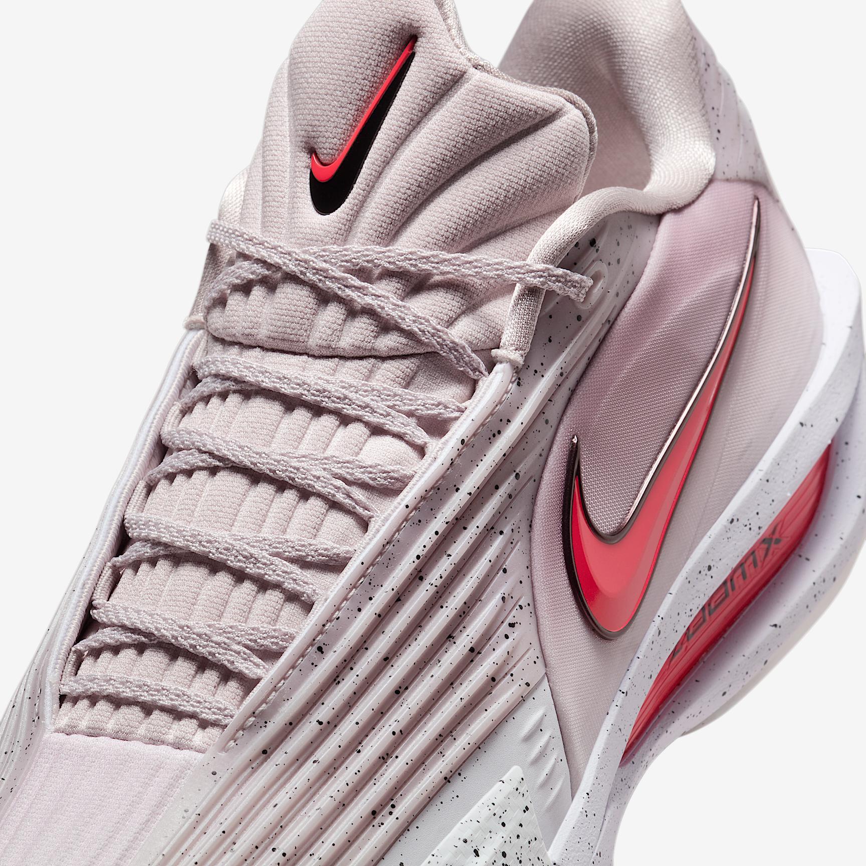 Nike Men's G.T. Cut 3 Turbo Basketball Shoes Product Image