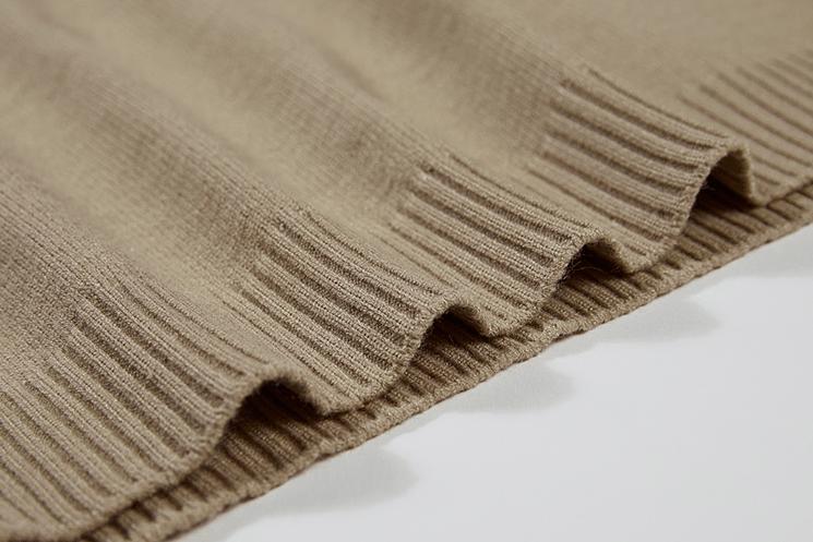 RT No. 3078 KNITTED V-NECK VEST Product Image