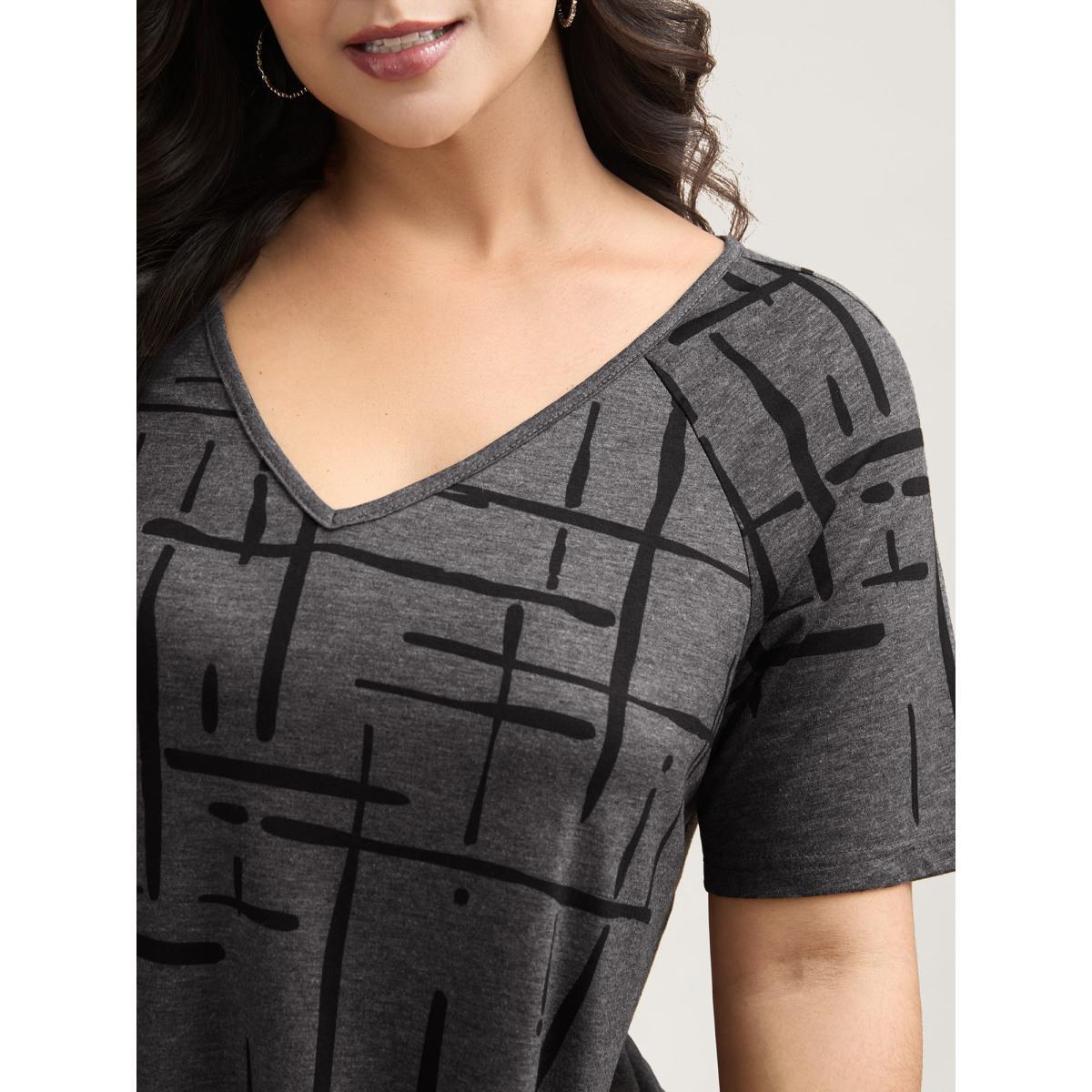 Plus Size Geometric Print V-Neck Hi-Low Hem T-Shirt DarkGray Women Casual Asymmetrical V-neck Loose Everyday T-shirts BloomChic 18-20/2X Product Image