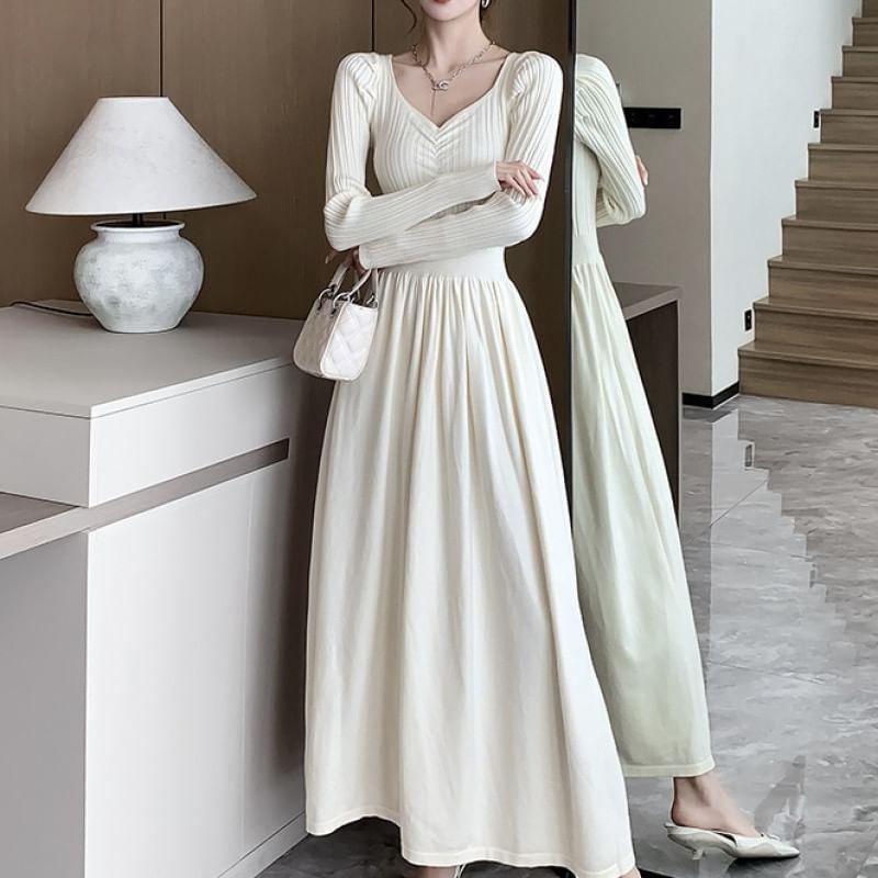 Long-Sleeve V-Neck Ribbed Midi A-Line Knit Dress Product Image
