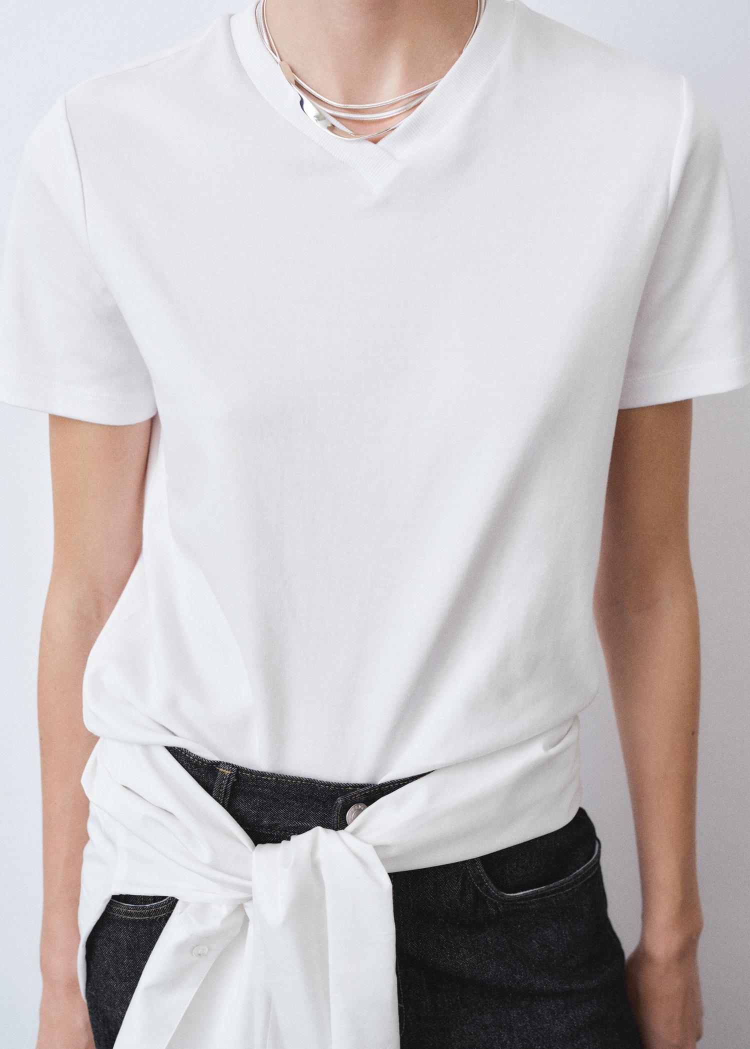 V-neck cotton T-shirt - Women | MANGO USA Product Image