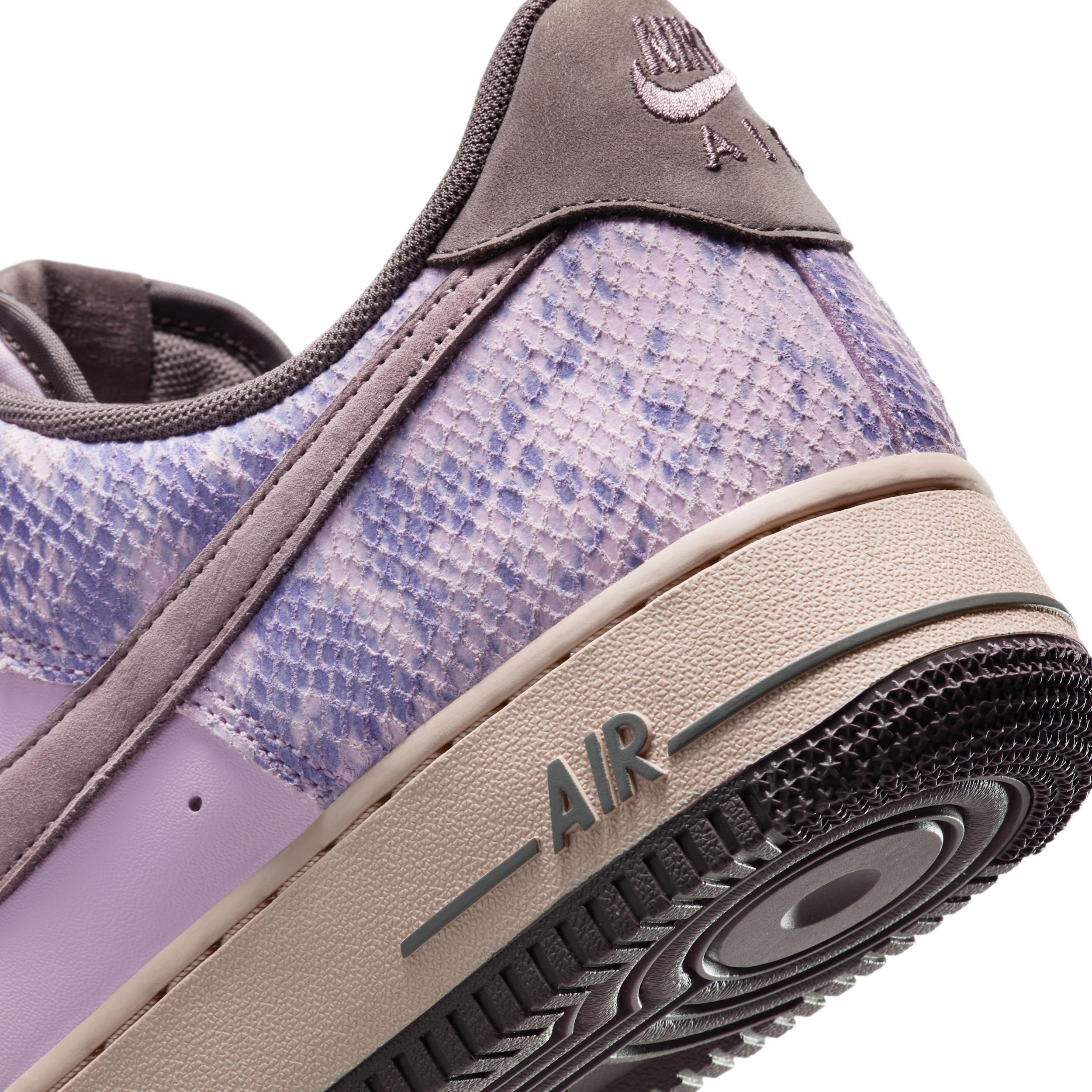 Nike Men's Air Force 1 '07 LV8 Shoes Product Image