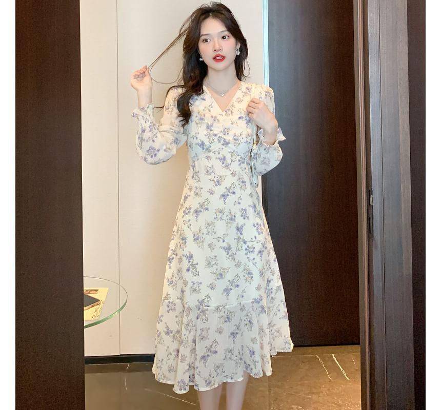 Long-Sleeve V-Neck  Floral Print Midi A-Line Dress Product Image