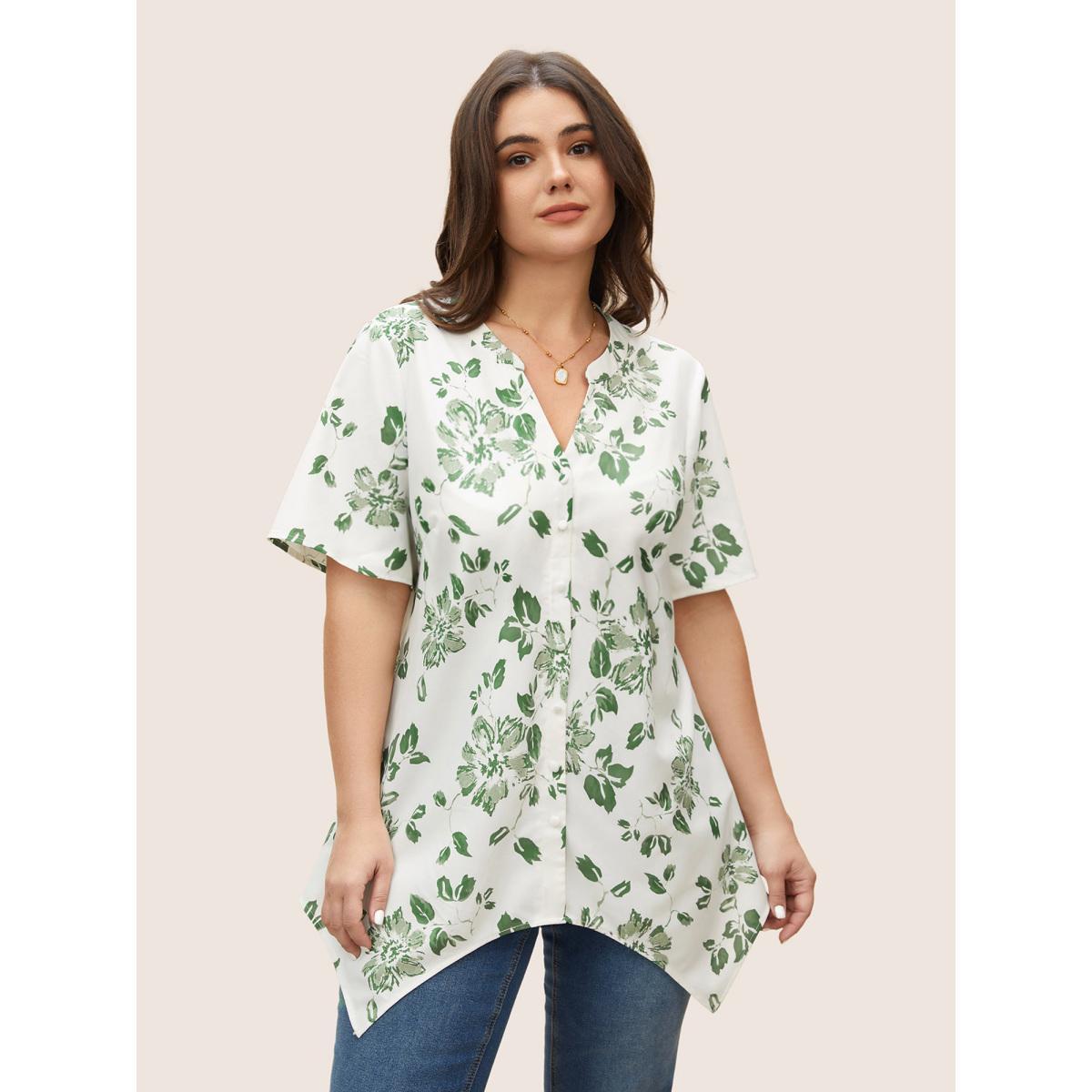 Plus Size Green Floral Flat Collar Hanky Hem Blouse Women Elegant Short sleeve Flat collar Everyday Blouses BloomChic 26/4X Product Image