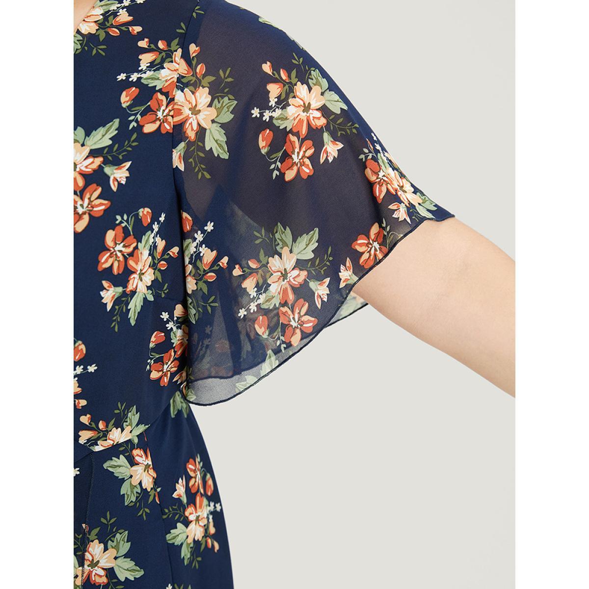 Plus Size Floral Print Mesh Pocket Wrap Hem Dress DarkBlue Women Elegant Lined V-neck Short sleeve Curvy Midi Dress BloomChic 30/6X Product Image