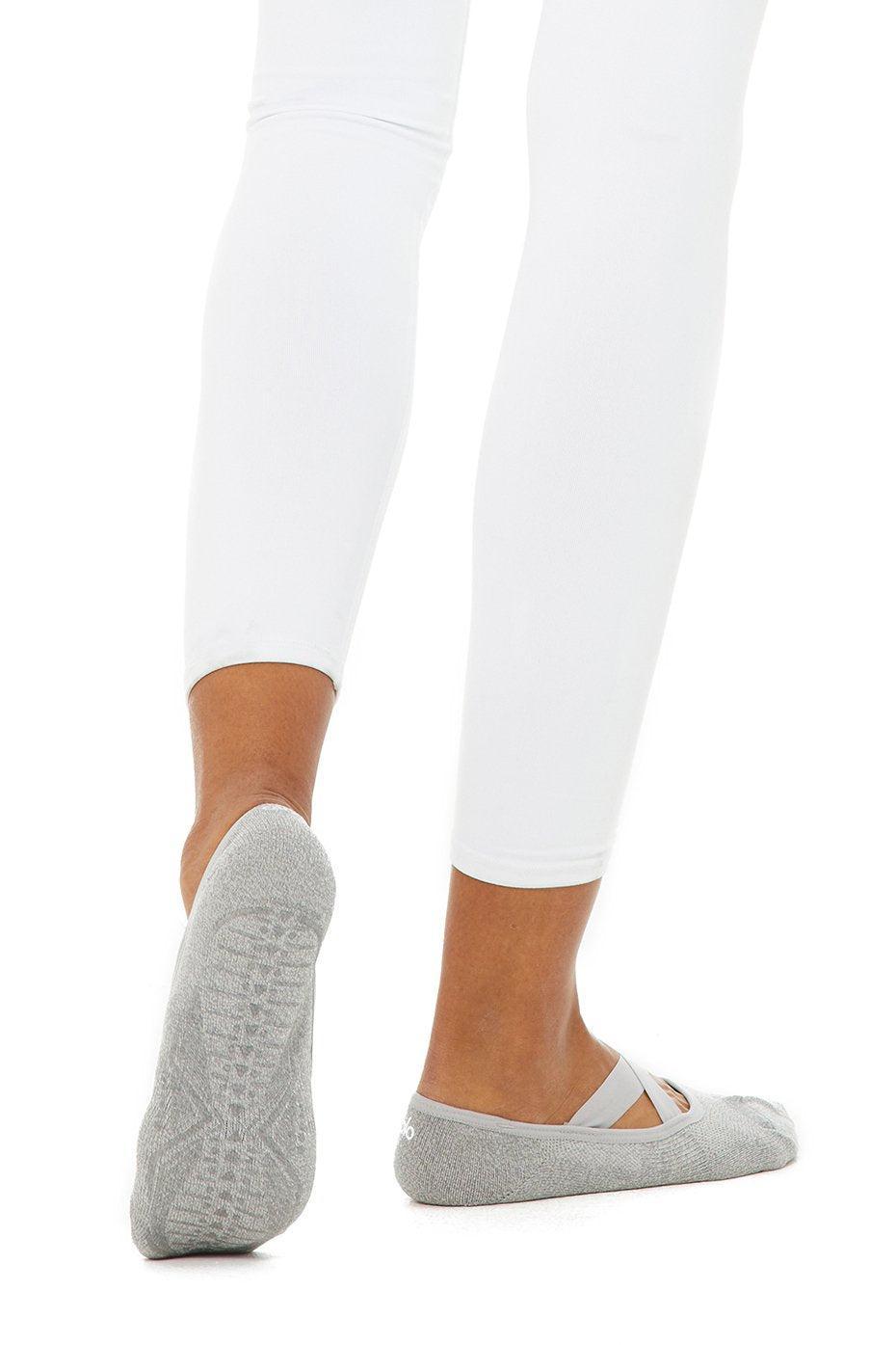 Alo Yoga | Womens Pivot Barre Socks Size: S/M (5-7.5) Product Image