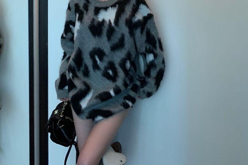 Oversized Leopard-Print Fluffy Sweater Product Image
