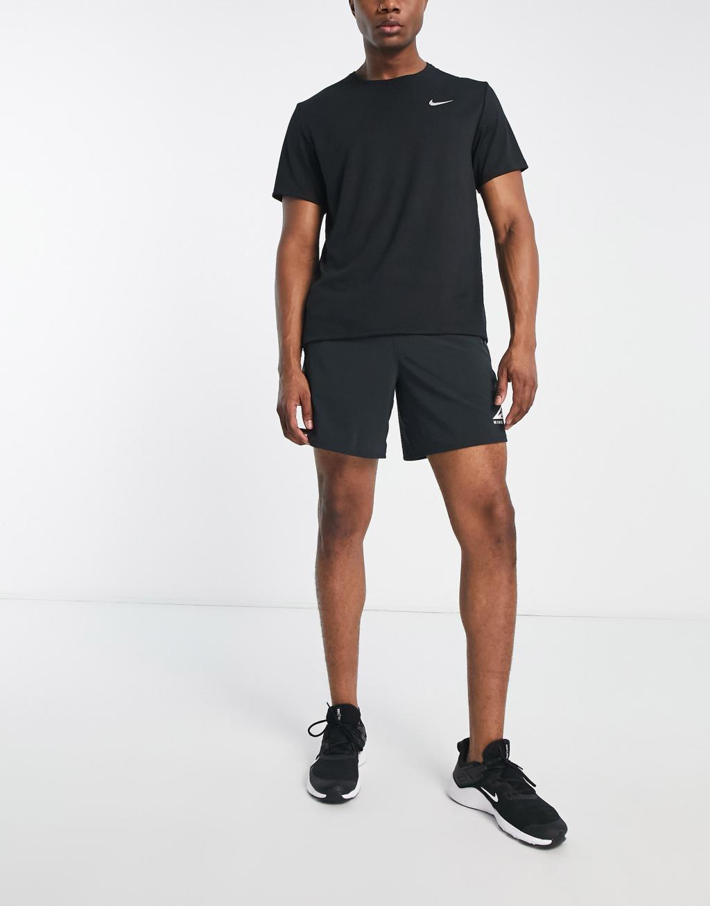 Nike Running Miler Dri-FIT T-shirt in black Product Image