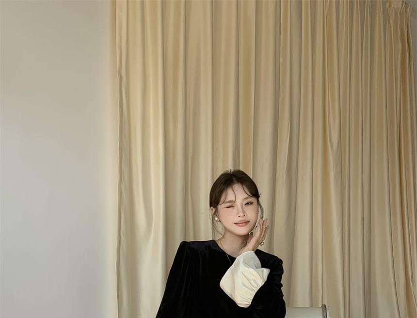 Long-Sleeve Round Neck Two Tone Ruffle Panel Velvet Midi Tunic Dress Product Image