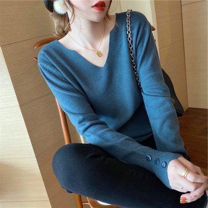 Long-Sleeve V-Neck Plain Knit Top Product Image