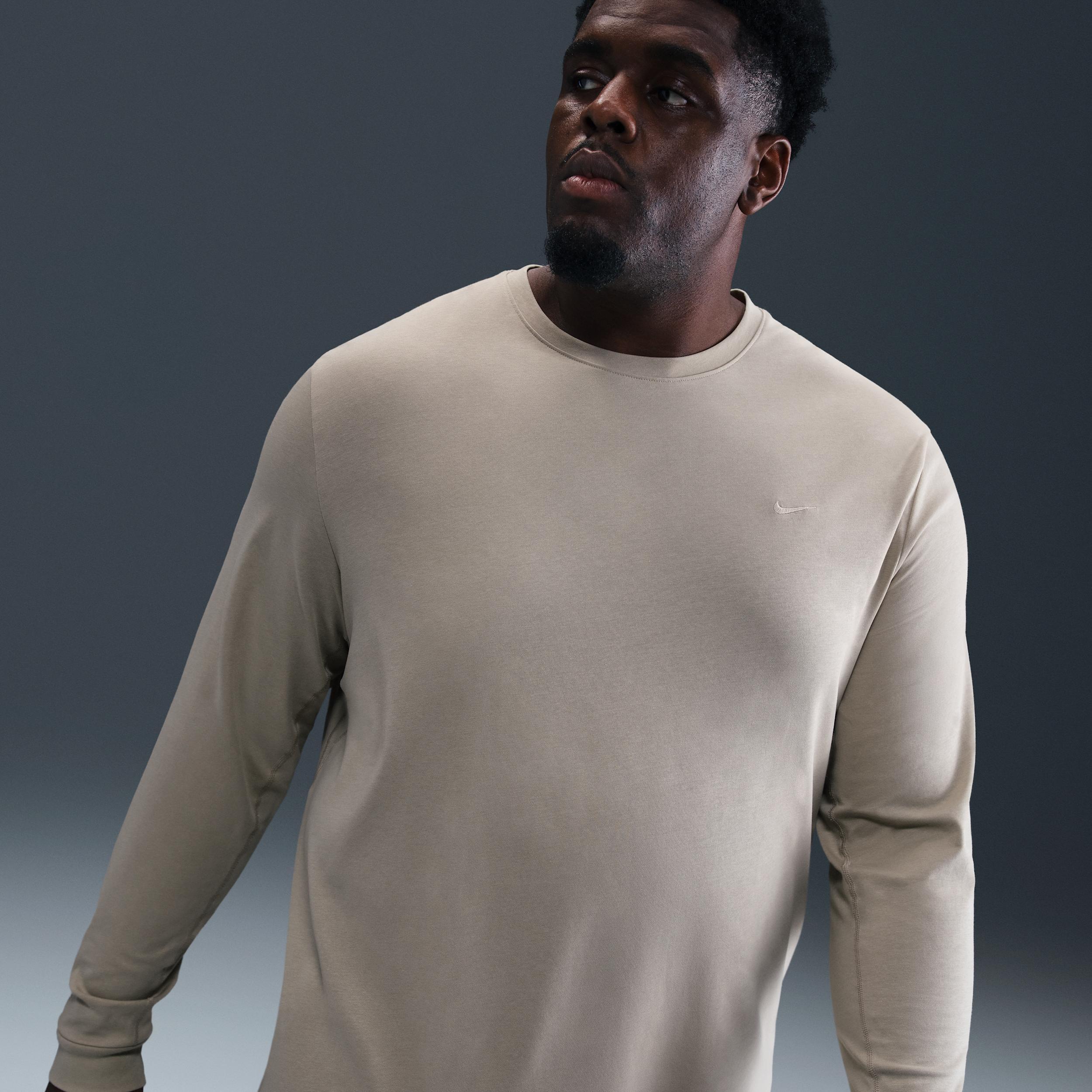Nike Primary Men's Dri-FIT Long-Sleeve Versatile Top Product Image