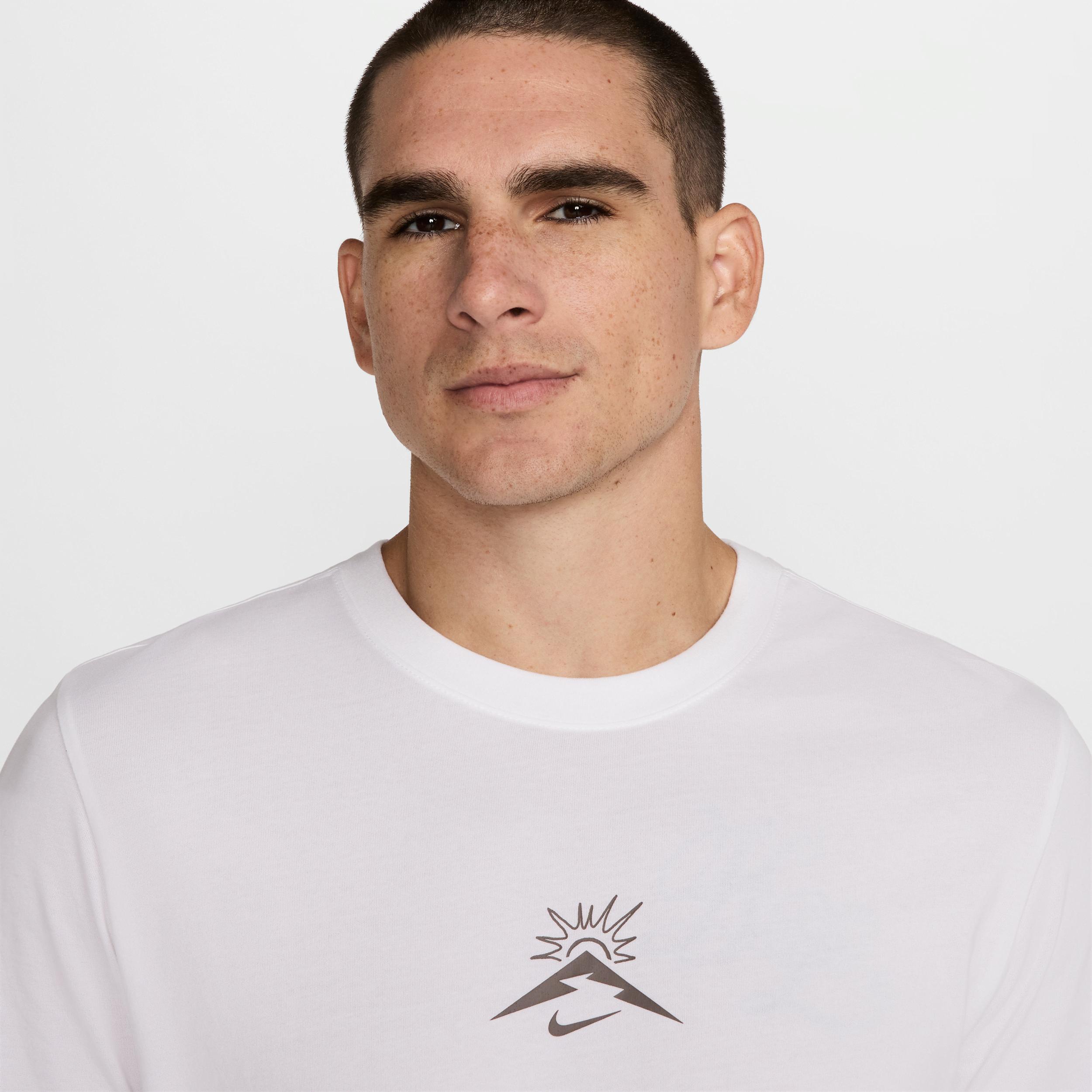 Nike Men's Trail Dri-FIT Long-Sleeve Running T-Shirt Product Image