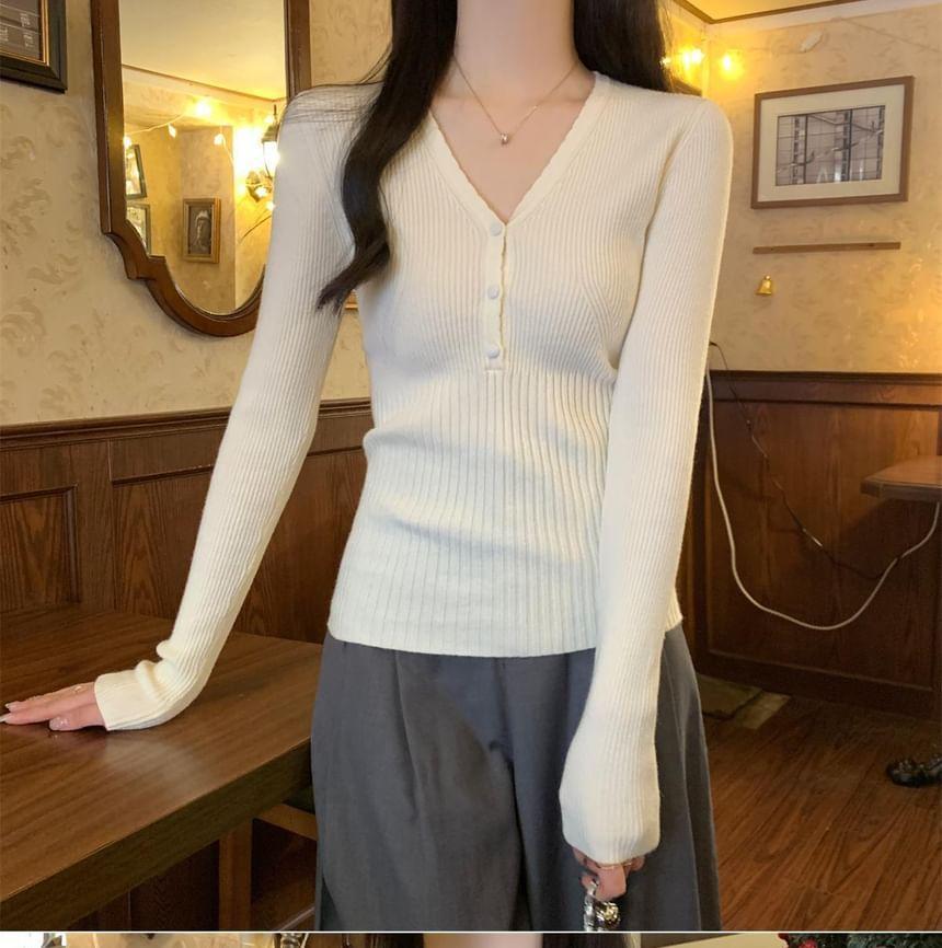 Long Sleeve V-Neck Plain Ribbed Knit Crop Top Product Image