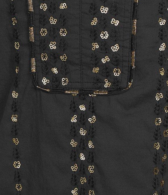 Democracy Contrast Tonal Embroidered Woven Spliced V-Neck Short Raglan Sleeve Top Product Image
