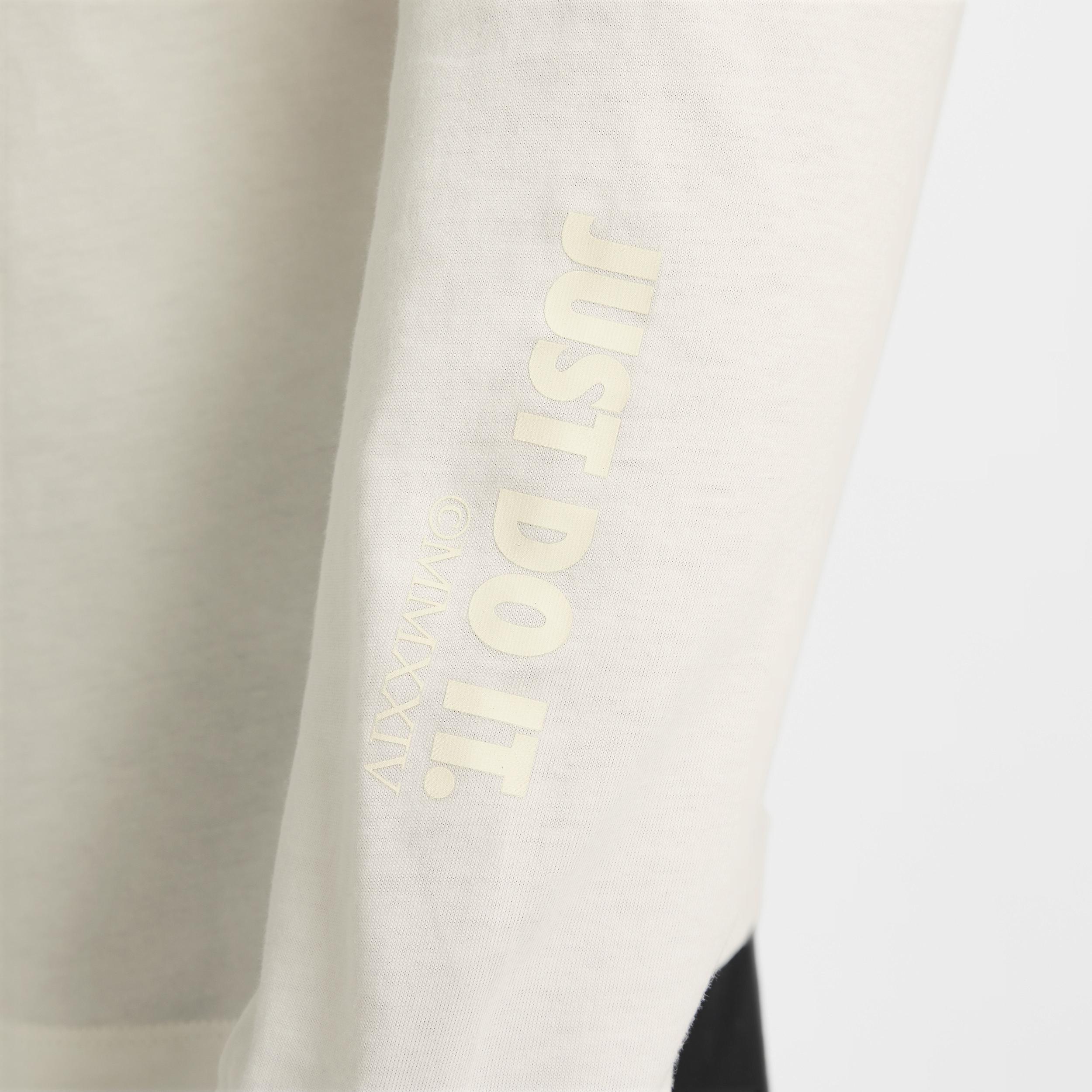 Men's Nike Sportswear Club Long-Sleeve T-Shirt Product Image