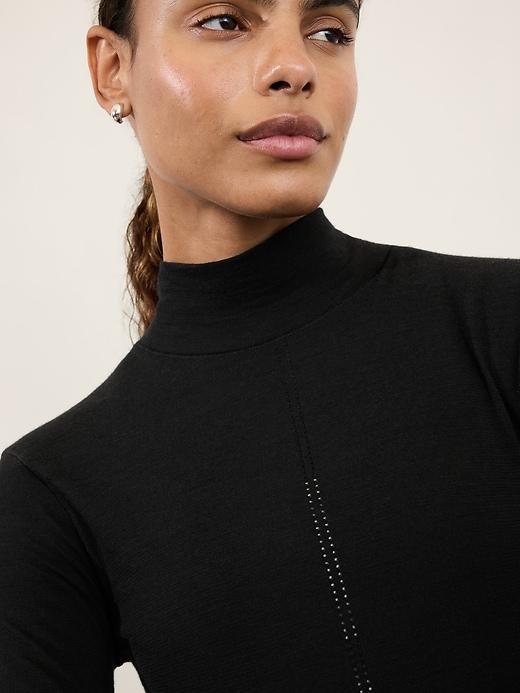 Ascent Seamless Turtleneck Product Image
