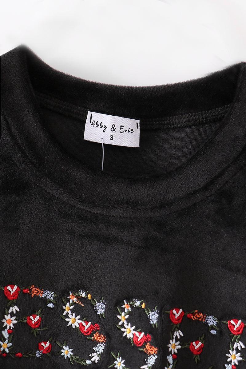 Black velvet blessed embroidery mom&me sweatshirt Product Image