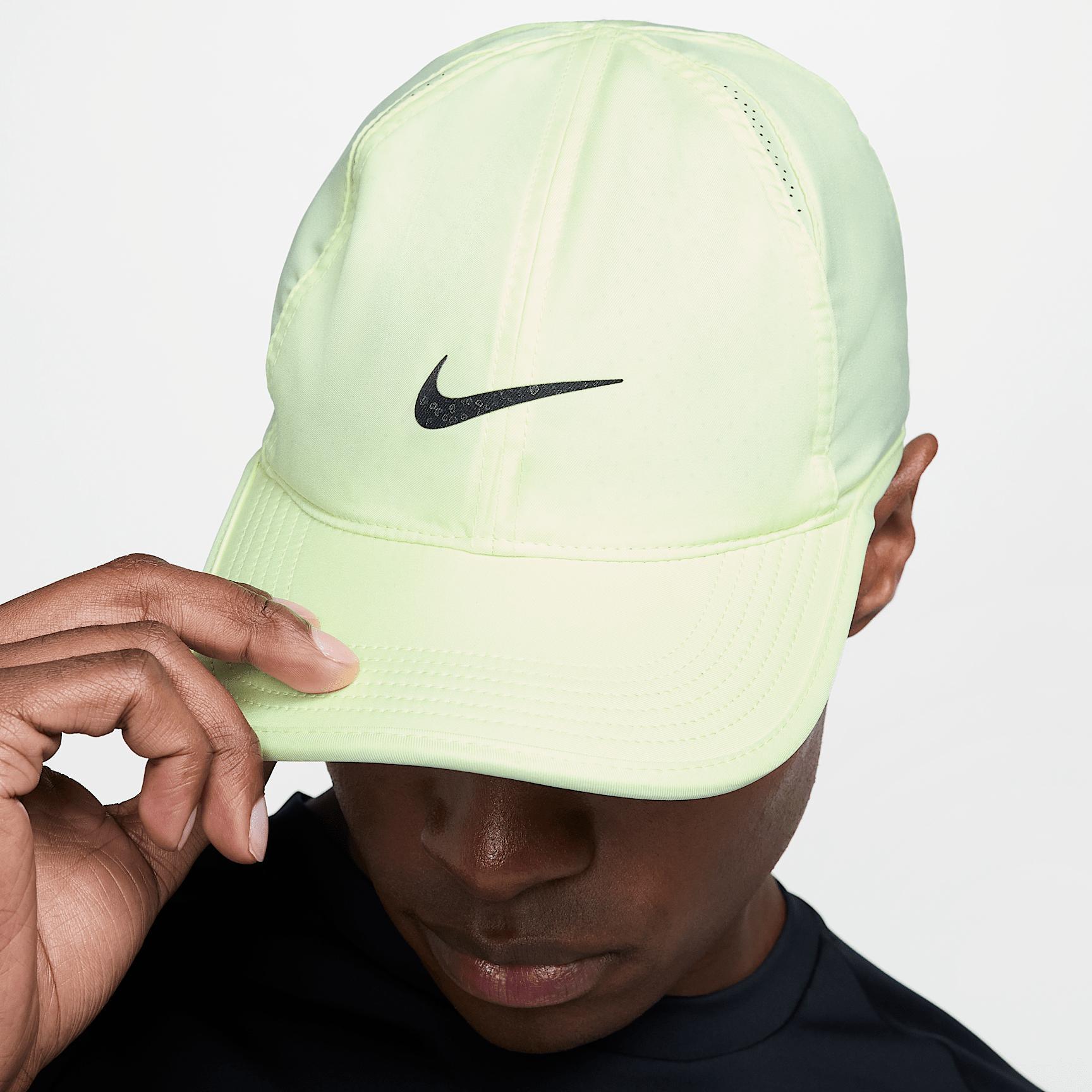 Nike Dri-FIT Club Unstructured Featherlight Cap Product Image