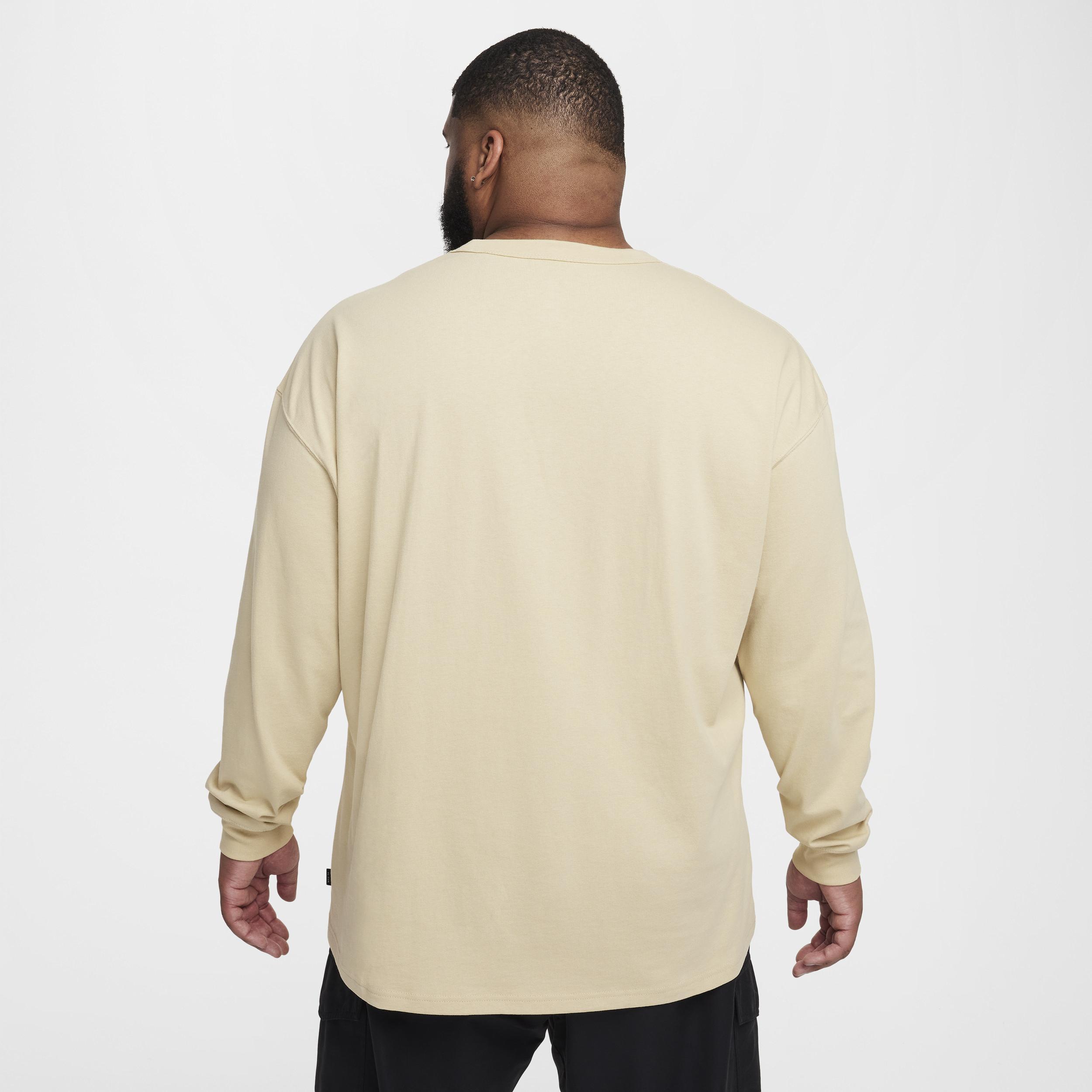 Nike Sportswear Premium Essentials Men's Long-Sleeve Pocket T-Shirt Product Image
