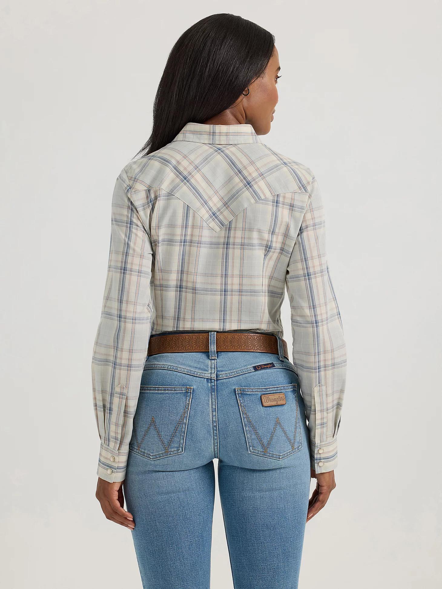 Women's Essential Long Sleeve Plaid Western Snap Top Product Image