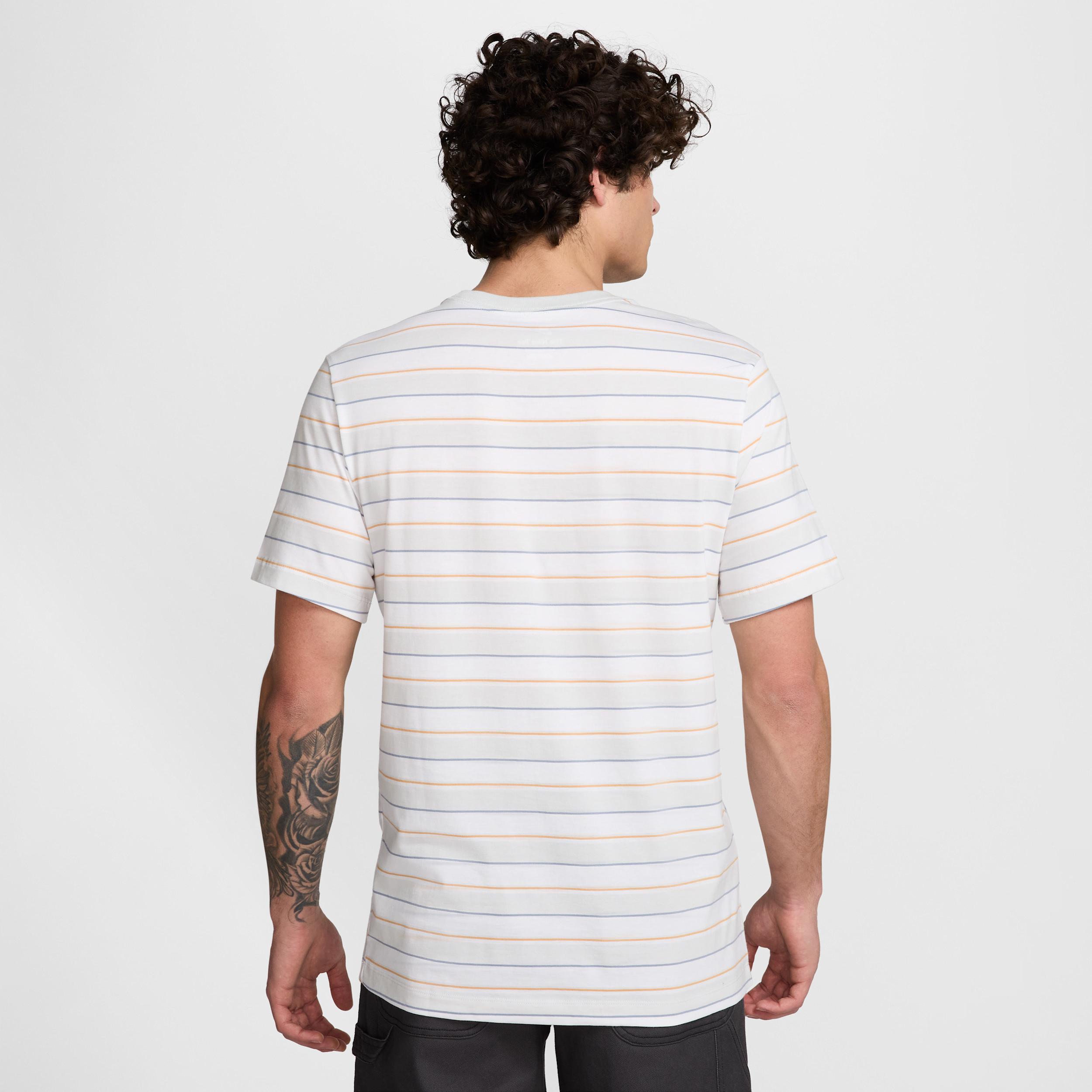 Nike Club Men's T-Shirt Product Image