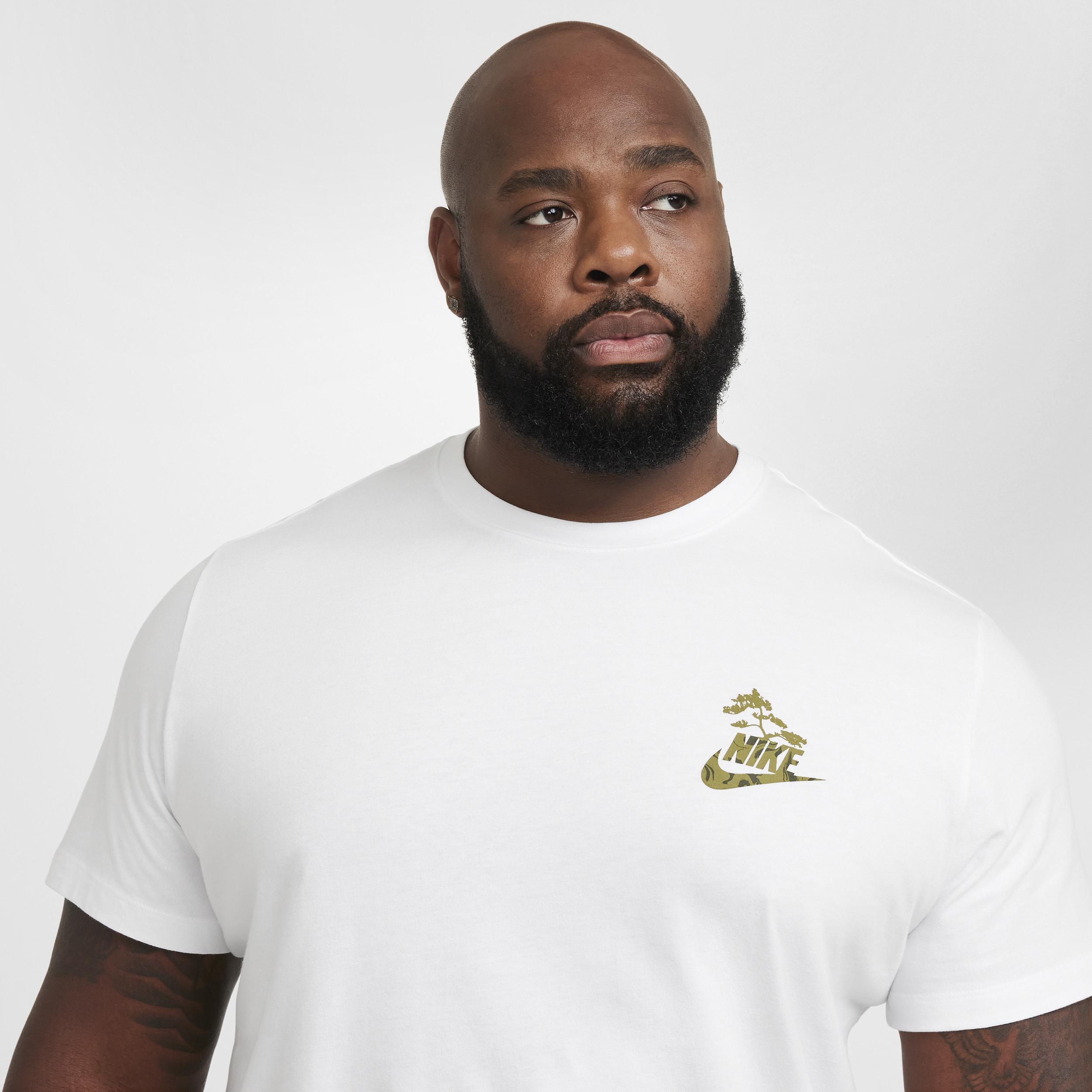 Nike Sportswear Club T-Shirt Product Image