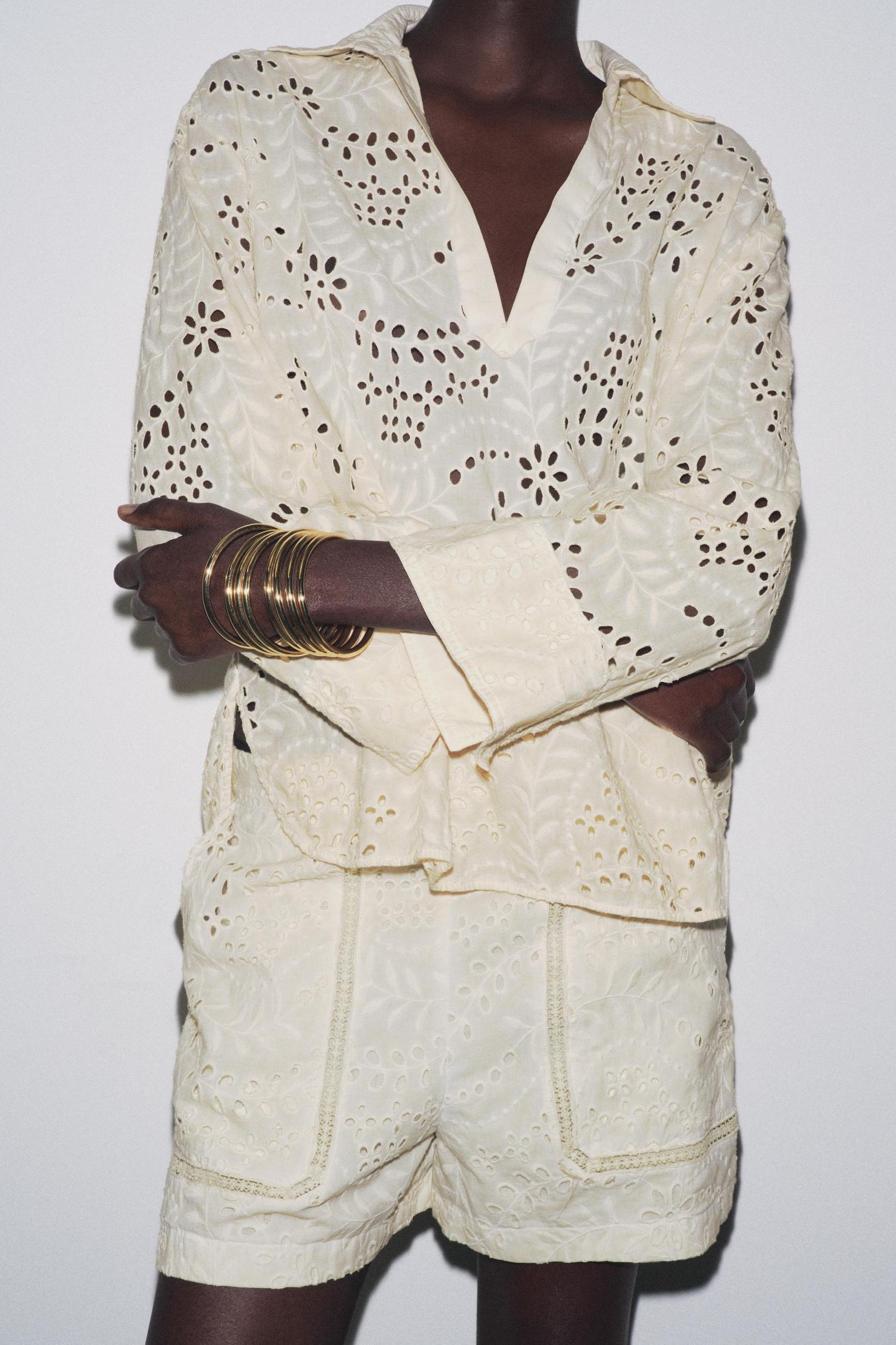ZW COLLECTION PERFORATED EMBROIDERY BERMUDA SHORTS Product Image
