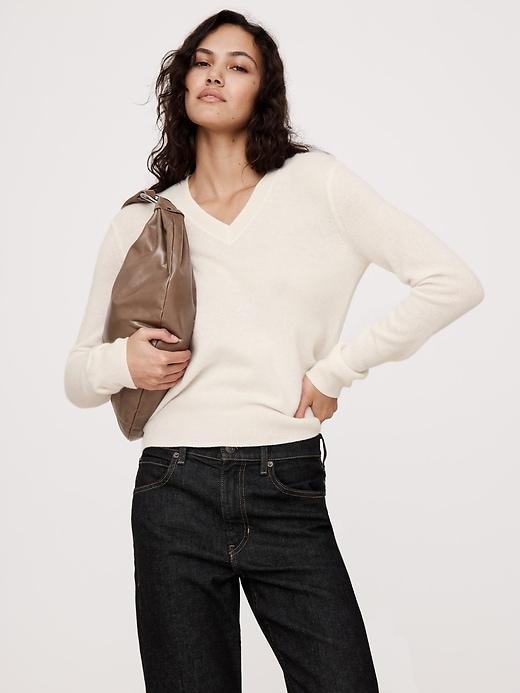 Lightweight Cashmere V-Neck Sweater Product Image