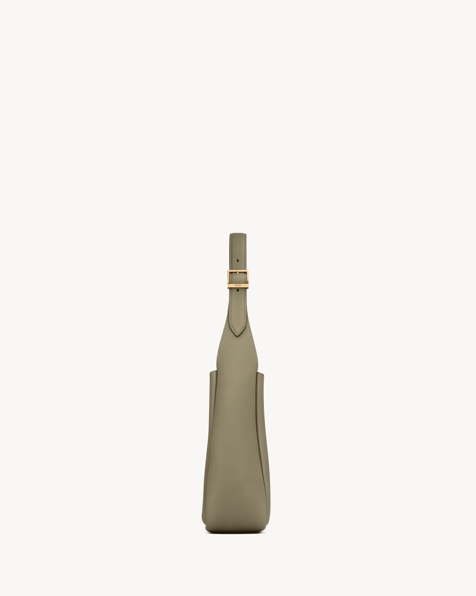 LE 5 À 7 supple small IN GRAINED LEATHER Product Image