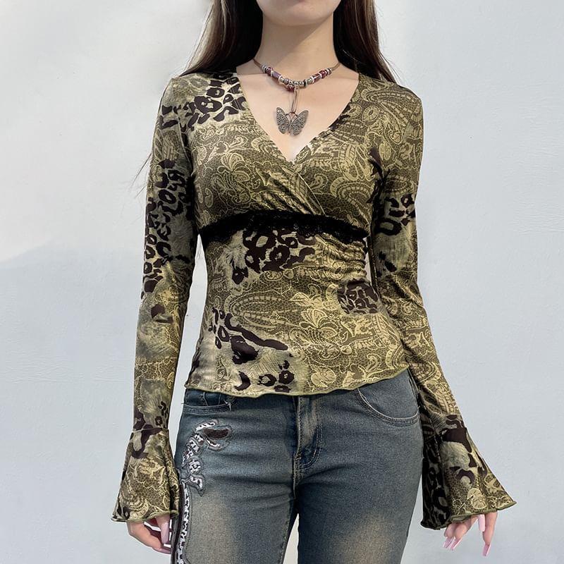 Long-Sleeve V-Neck Paisley Print Slim Fit Tee Product Image