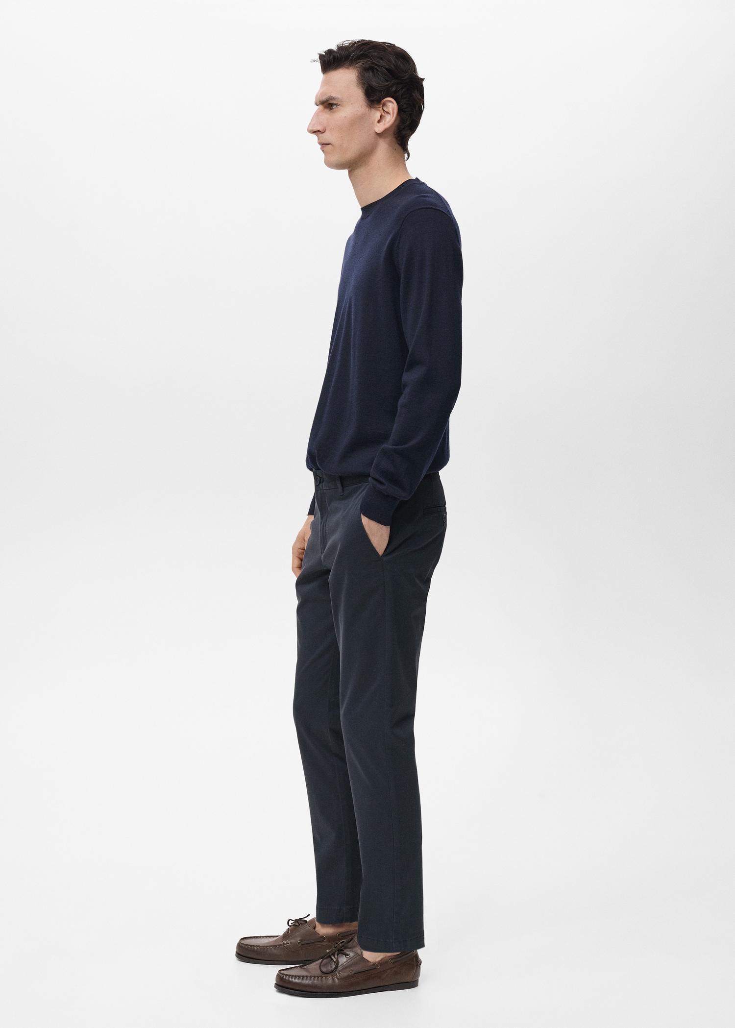 Prato cropped tapered chino pants - Men | MANGO USA Product Image