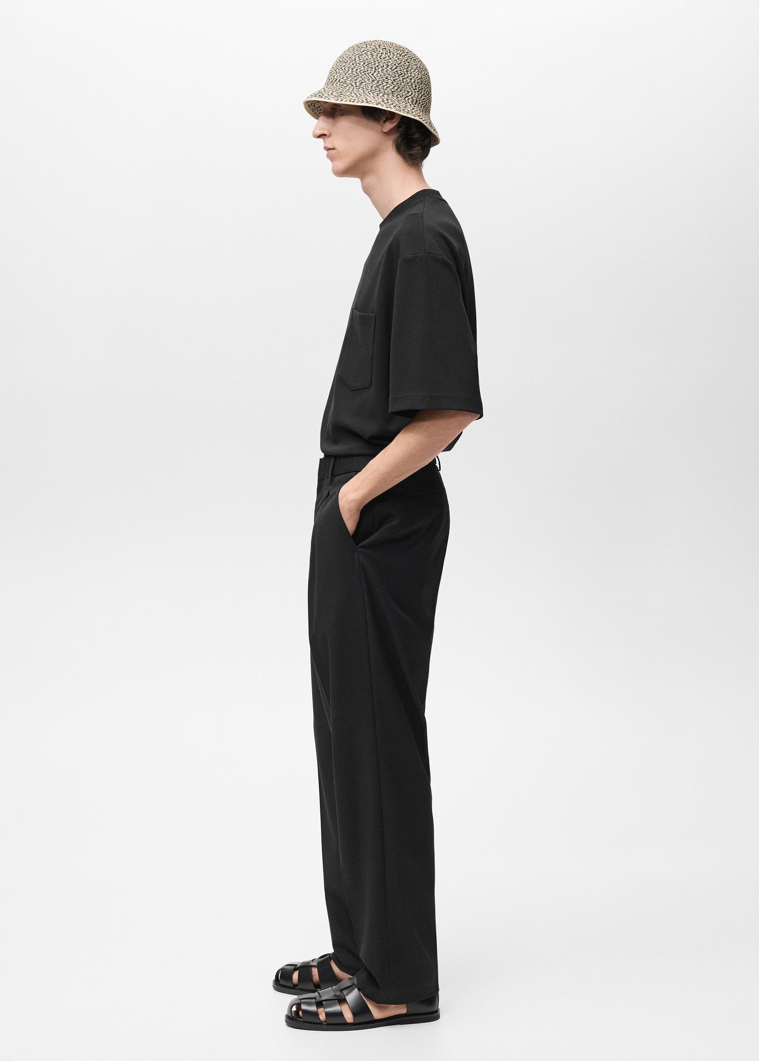 Oversized t-shirt with pocket - Men | MANGO USA Product Image