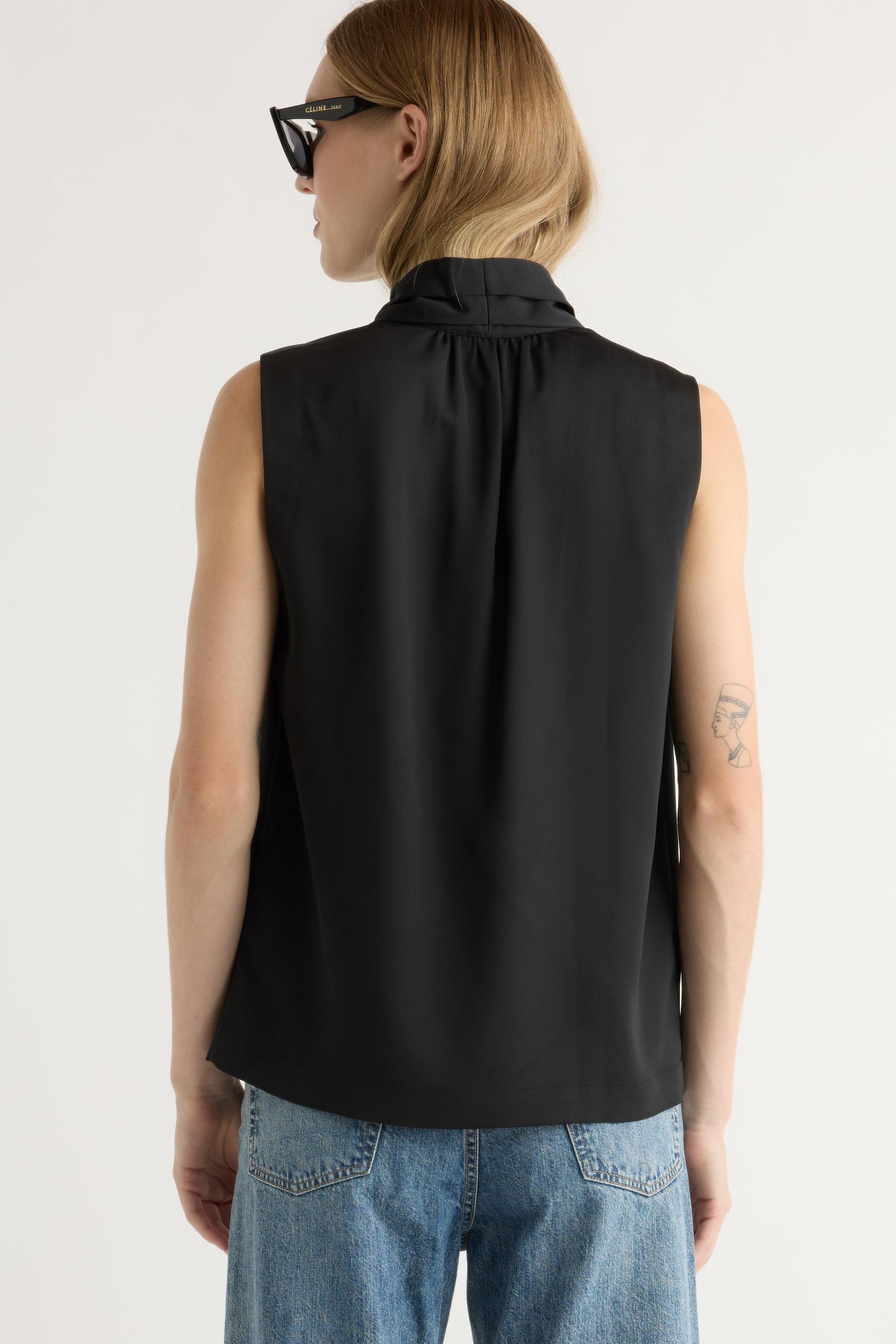 Jae V-Neck Sleeveless Blouse Product Image