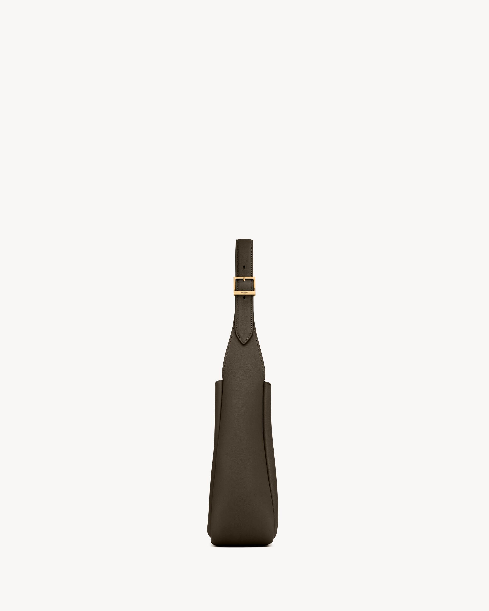 LE 5 À 7 supple small IN GRAINED LEATHER Product Image