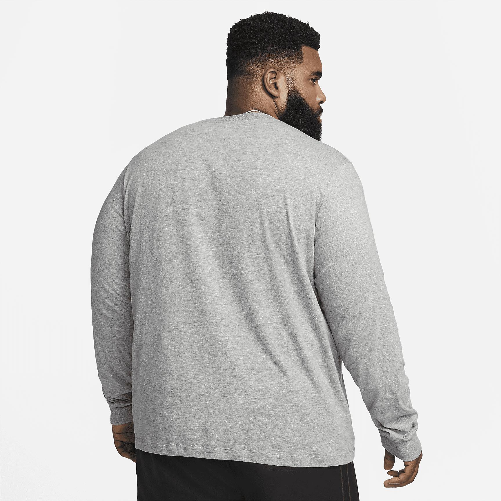 Nike Sportswear Club Men's Long-Sleeve T-Shirt Product Image