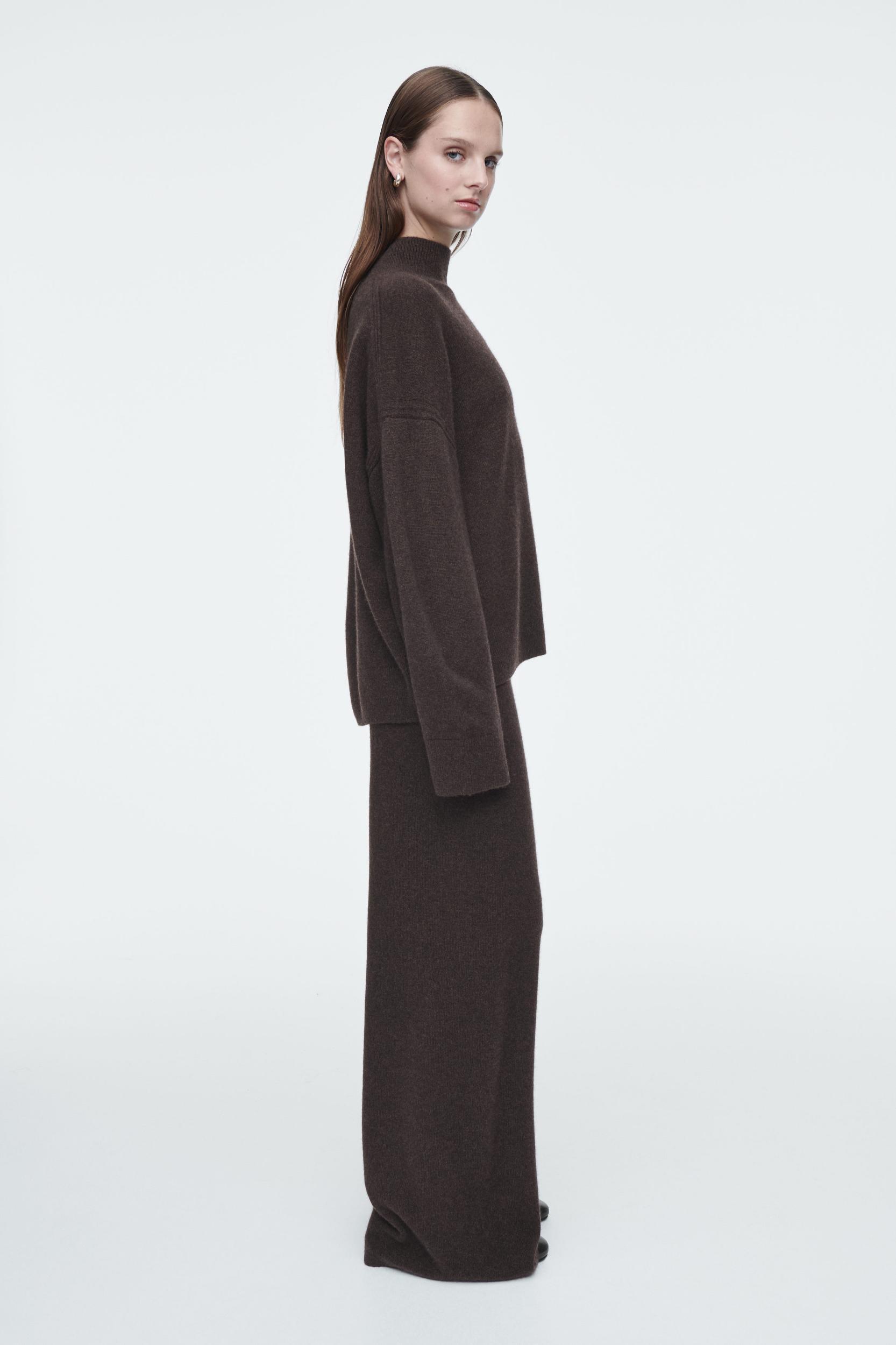 PURE CASHMERE TURTLENECK SWEATER Product Image