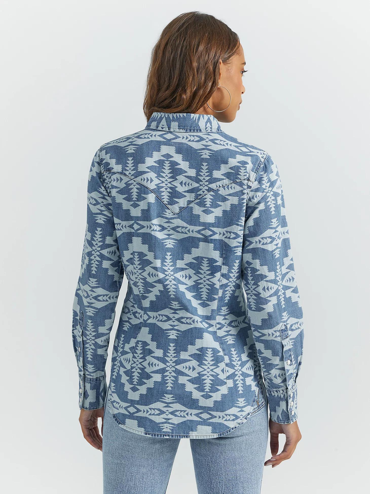 Women's Geometric Cowboy Snap Shirt in Light Wash Product Image